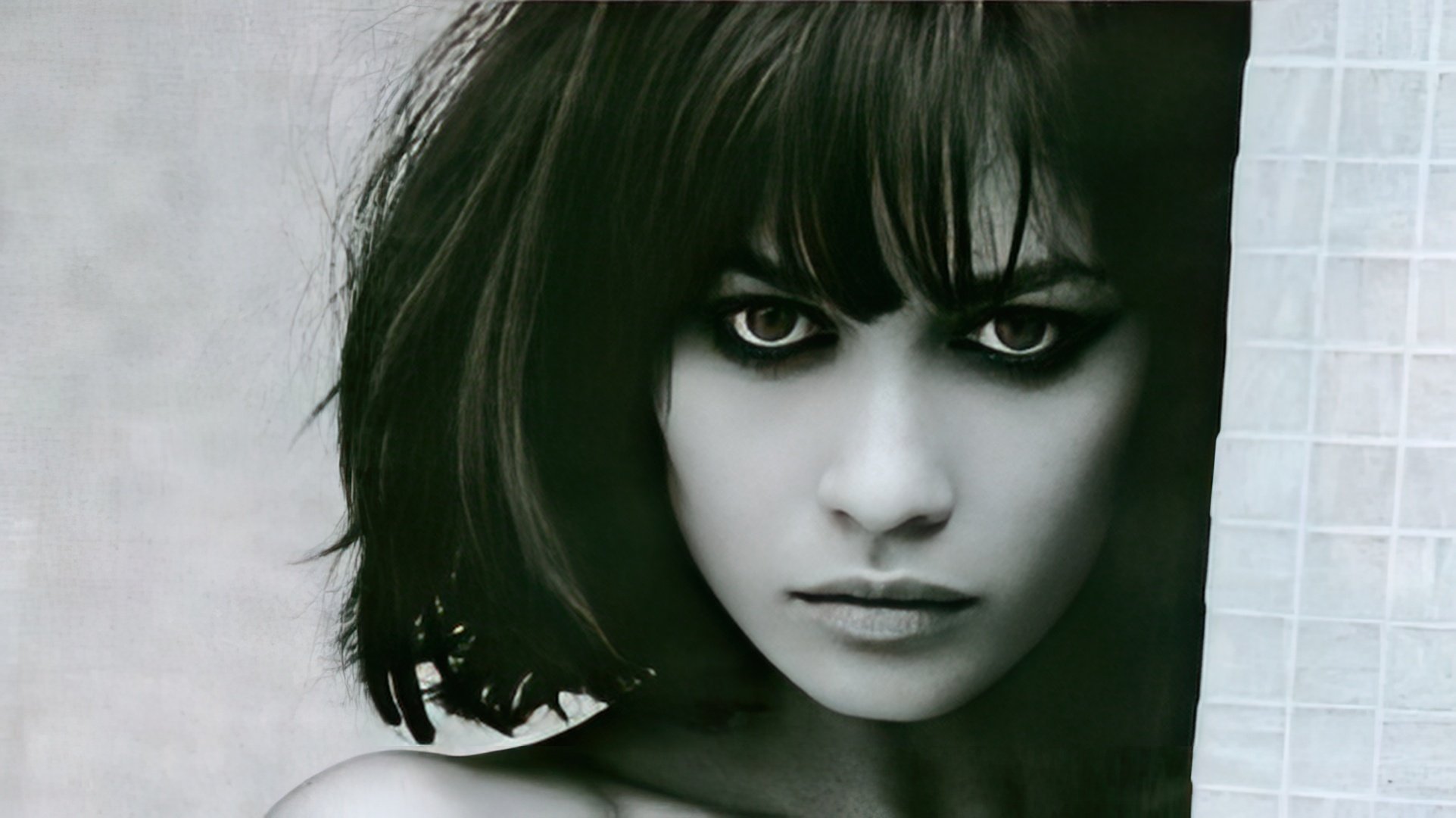 Olga Kurylenko's height is 176 cm