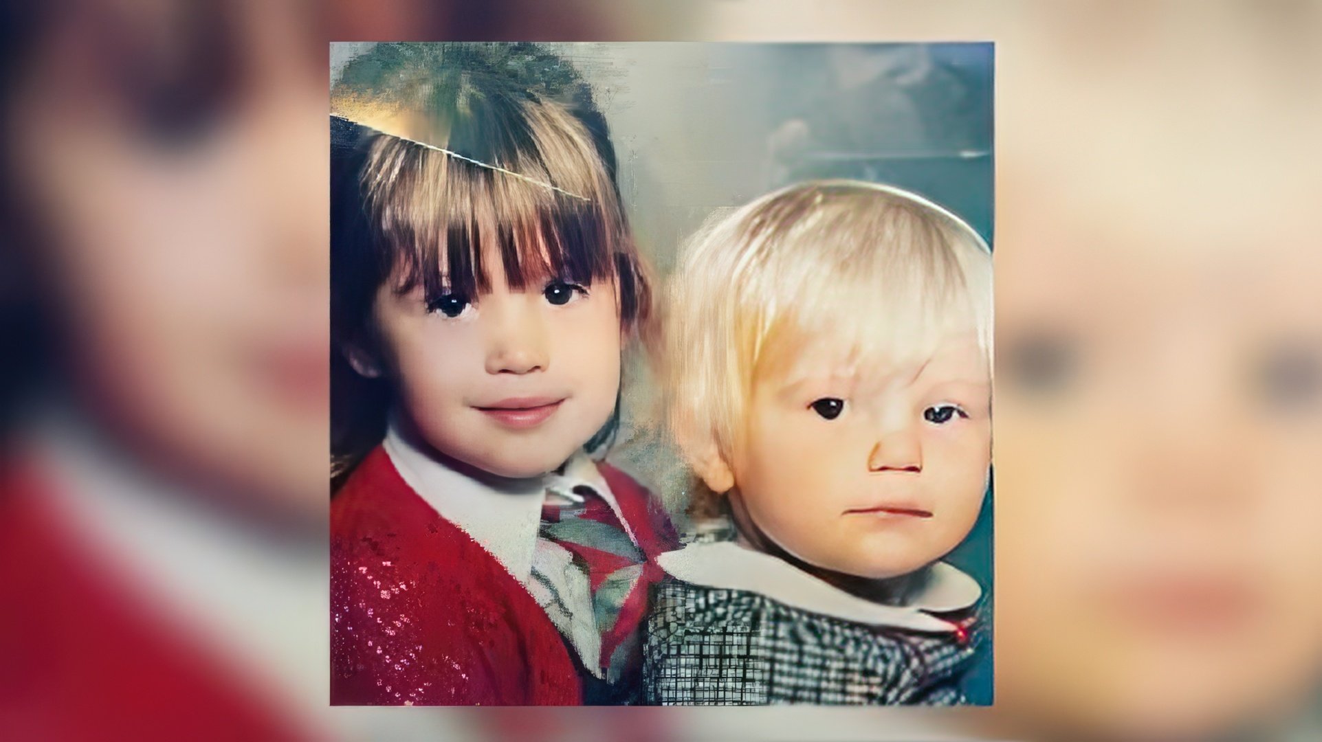 Gemma Arterton in childhood (with her younger sister)