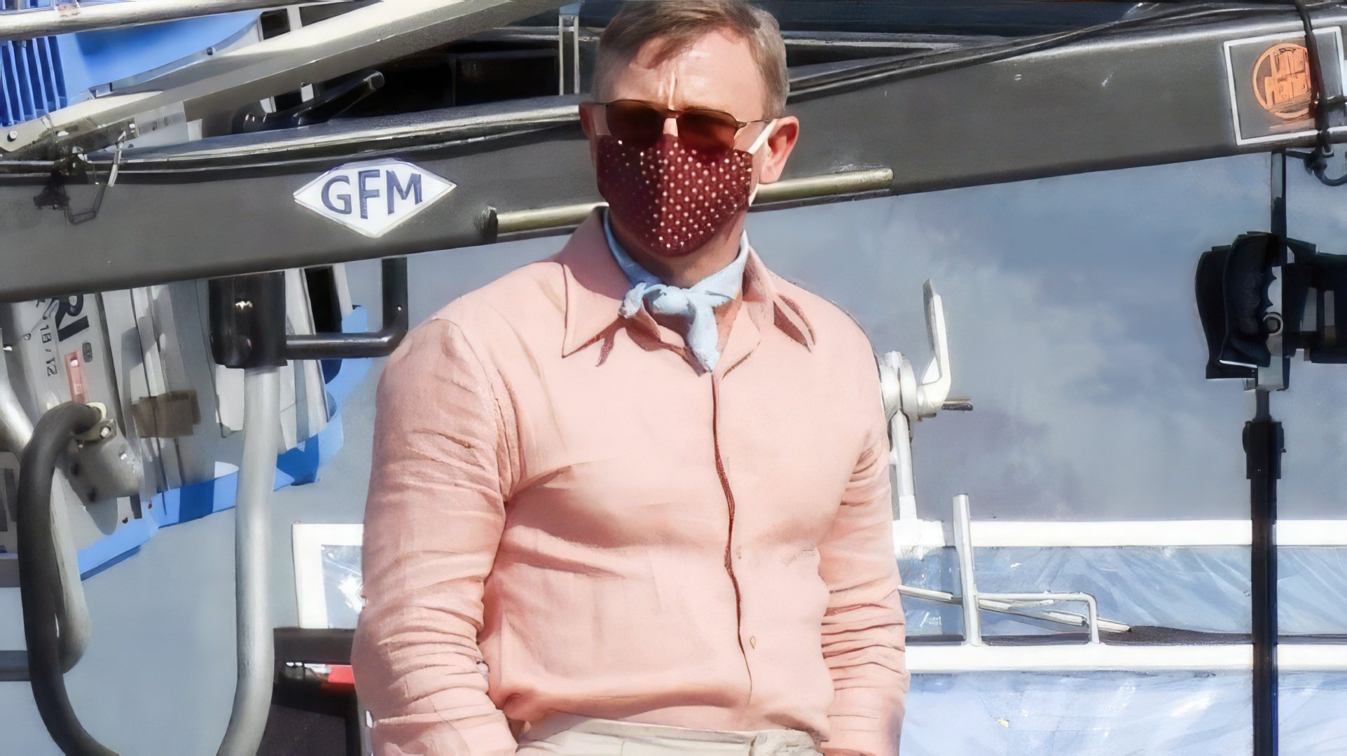 Daniel Craig on the set of the sequel 'Knives Out'