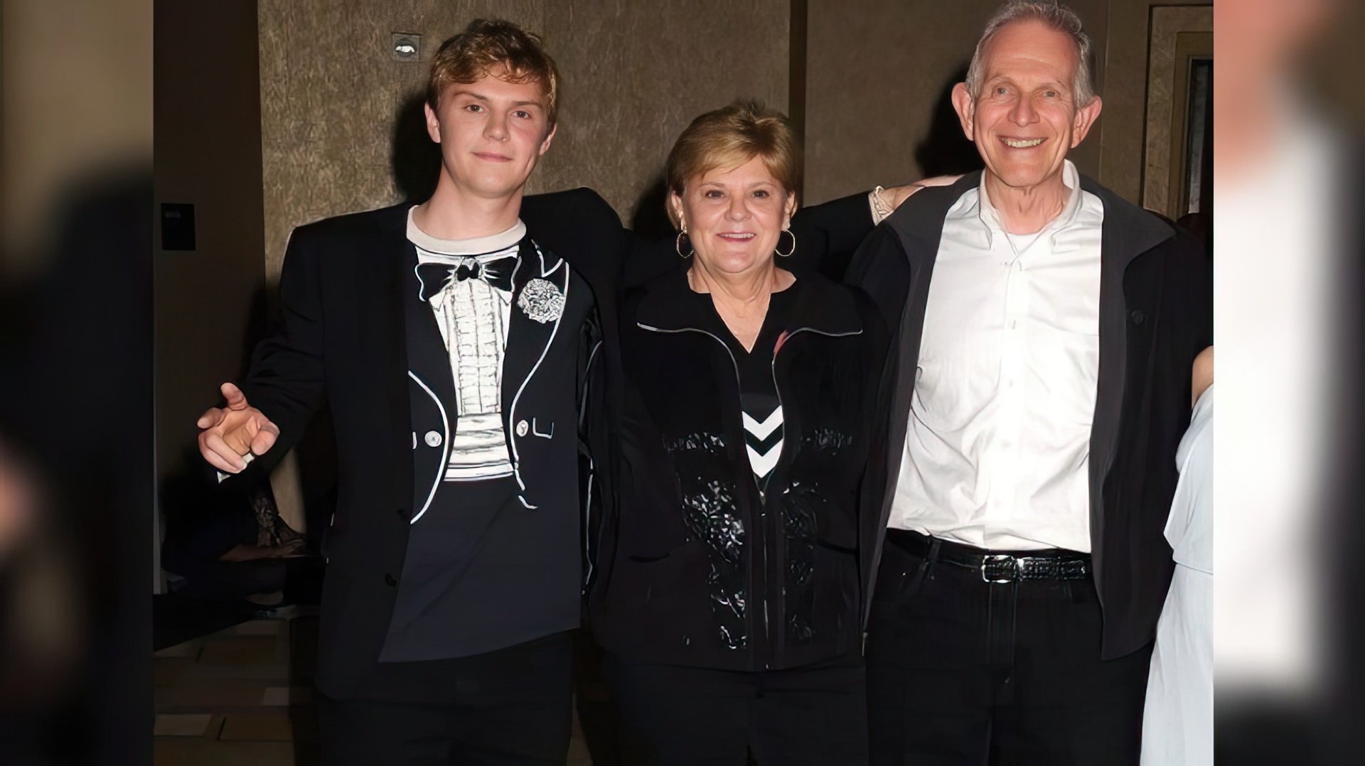 Evan Peters with his parents