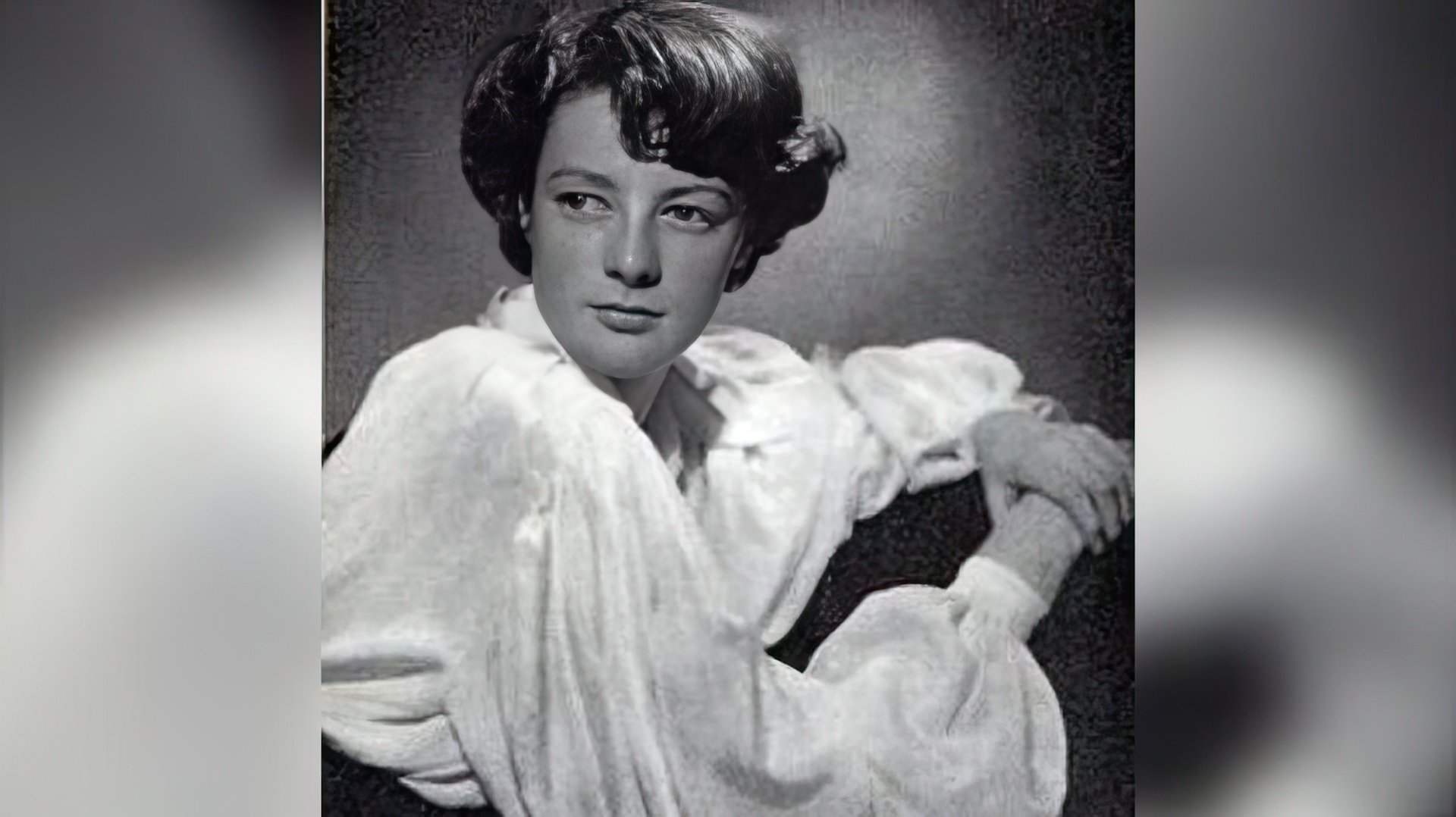 Maggie Smith as Viola (1952)