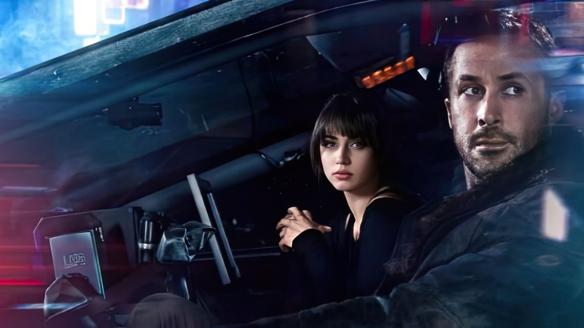 Ana de Armas and Ryan Gosling in Blade Runner 2049