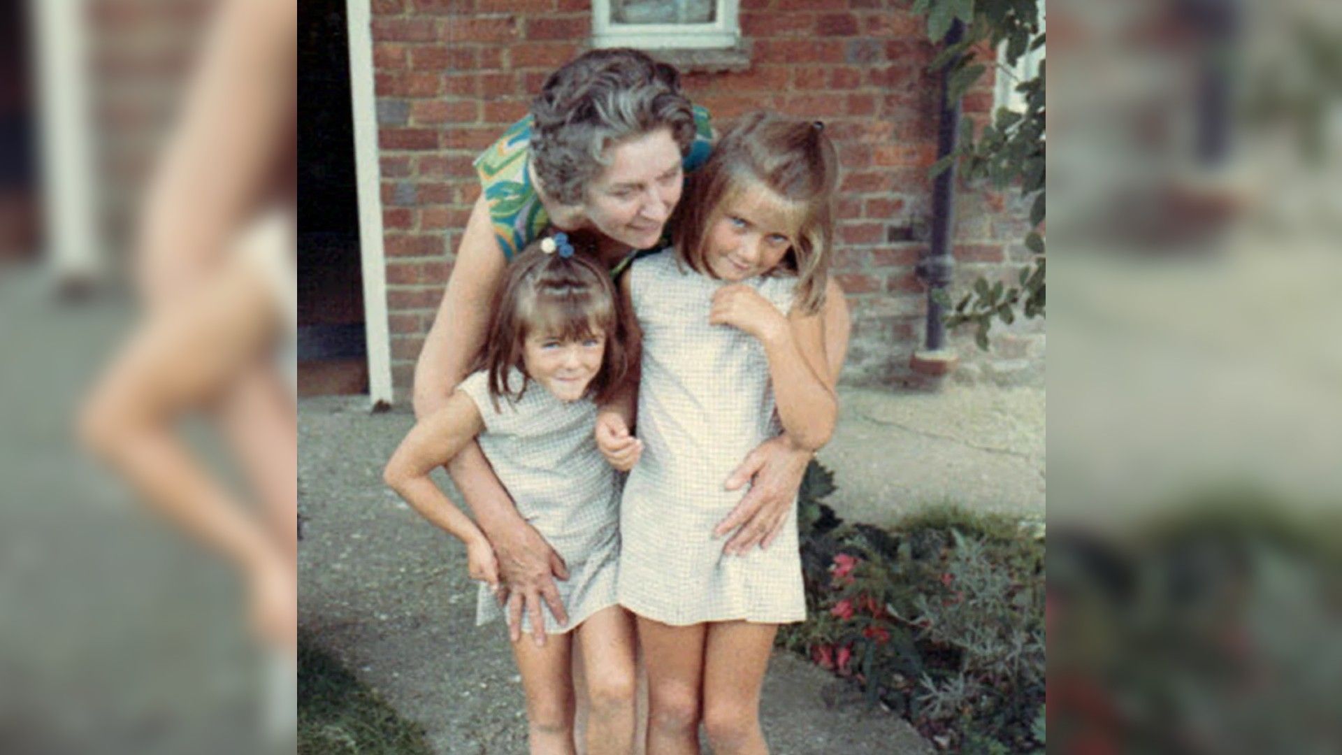 Elizabeth Hurley with her grandmother and older sister