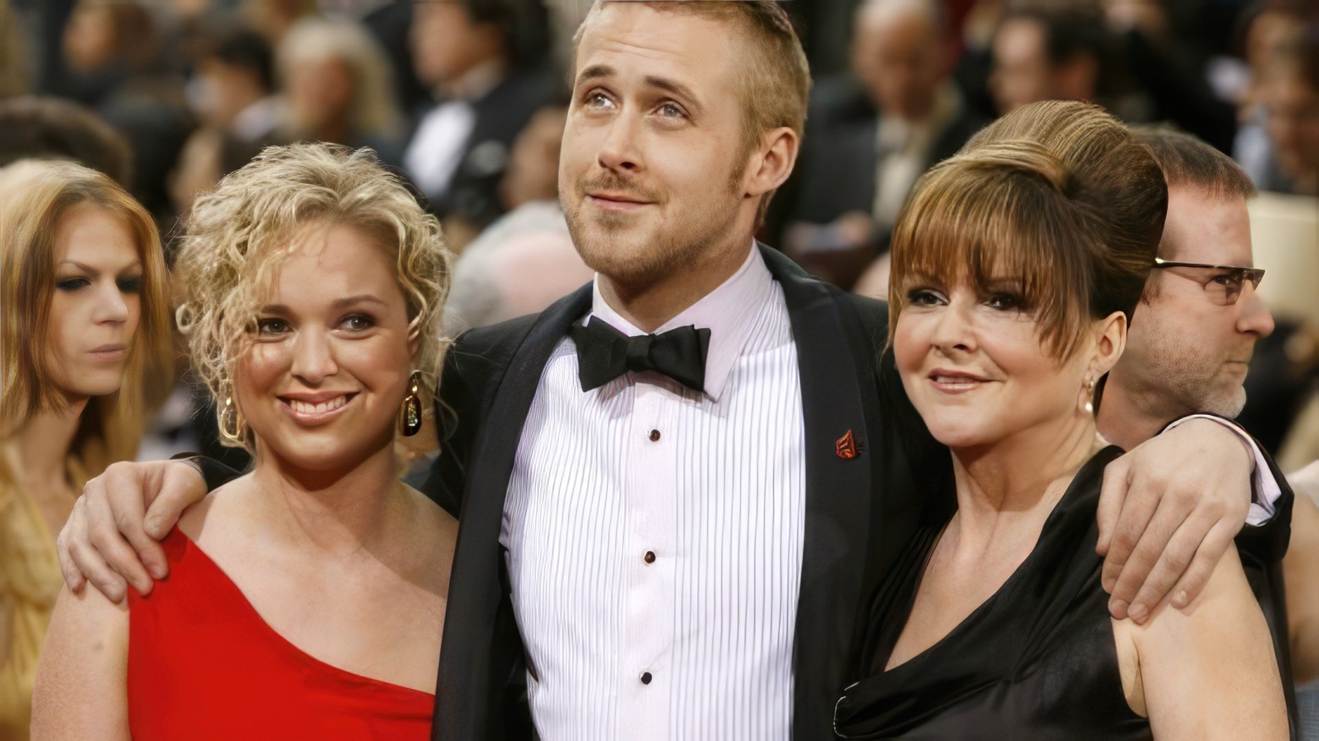 Ryan Gosling with his mother and sister – his closest people