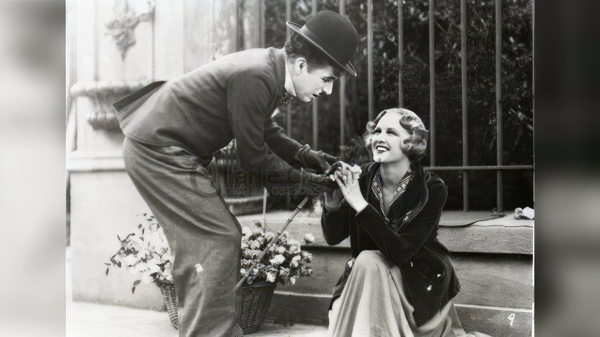 Charlie Chaplin and Virginia Cherrill in the movie 'City Lights'