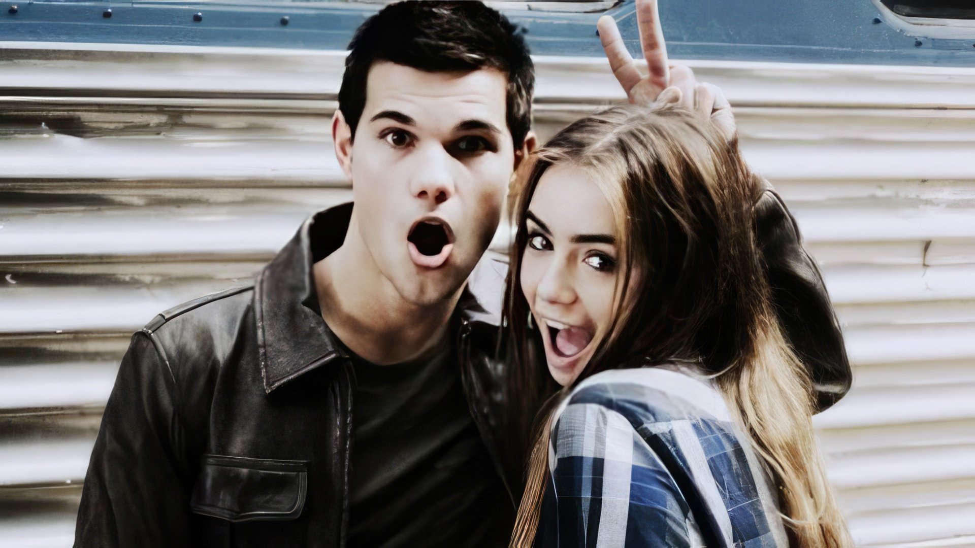 Taylor Lautner and Lily Collins dated