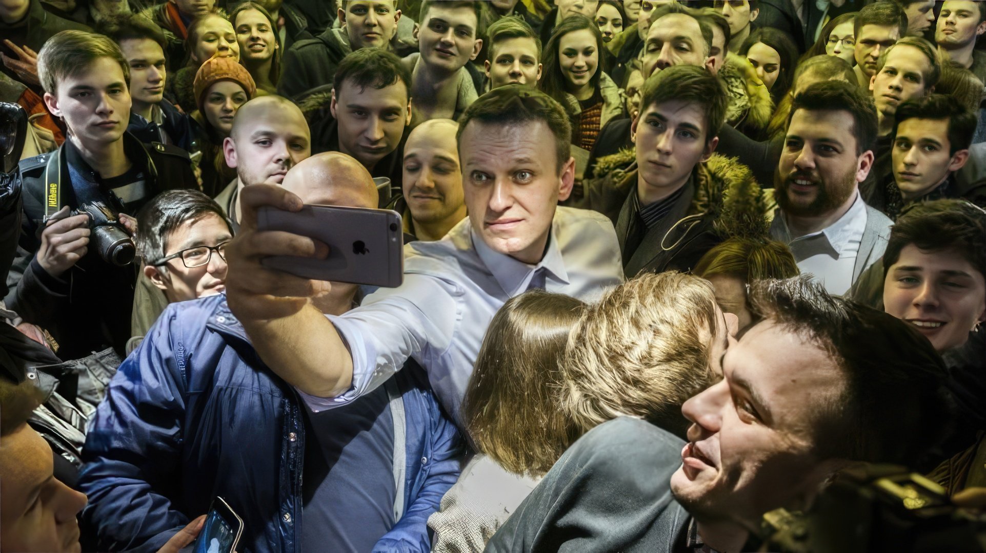 Alexei Navalny with his supporters
