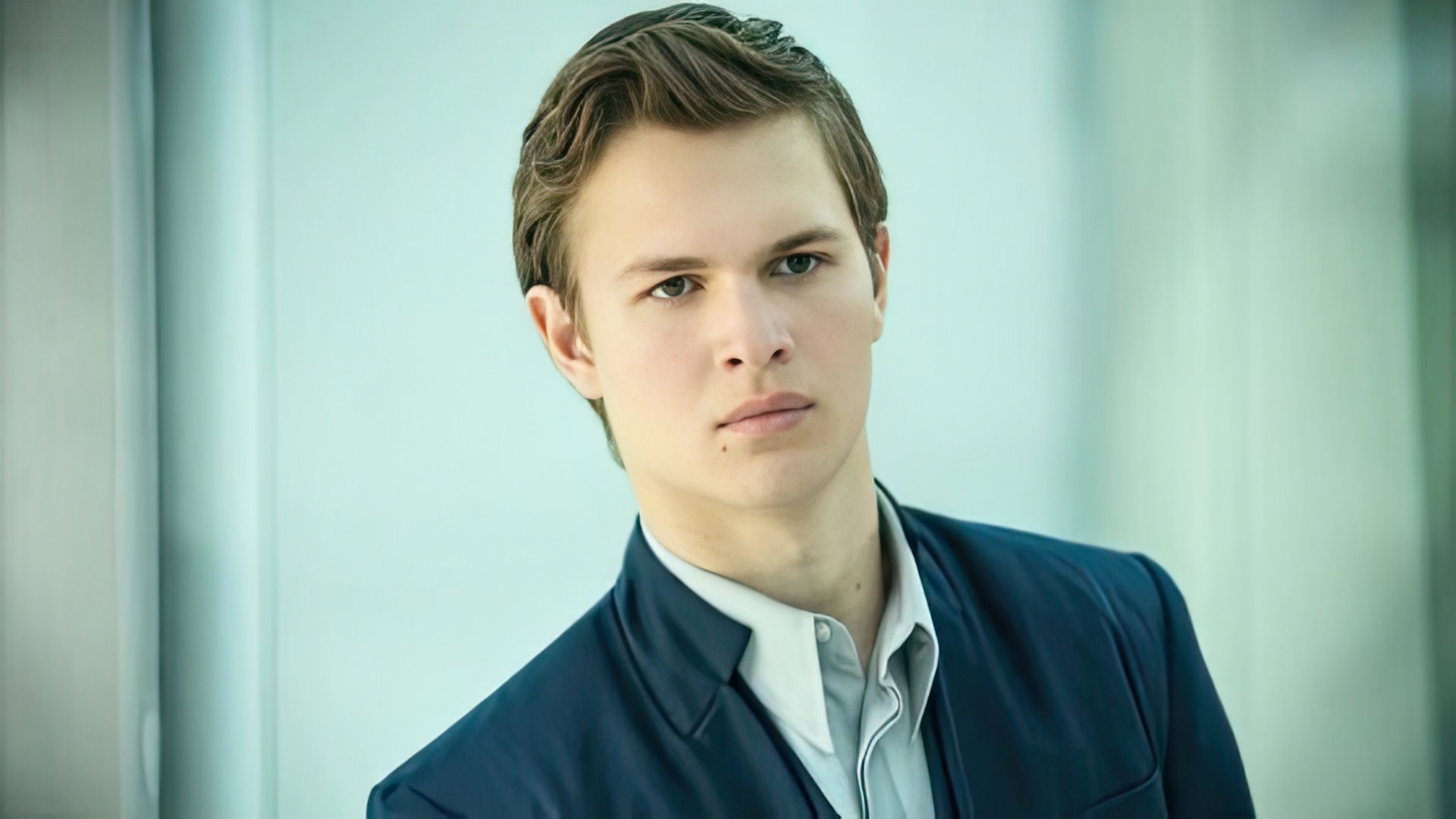 Ansel Elgort as Caleb Prior in Divergent