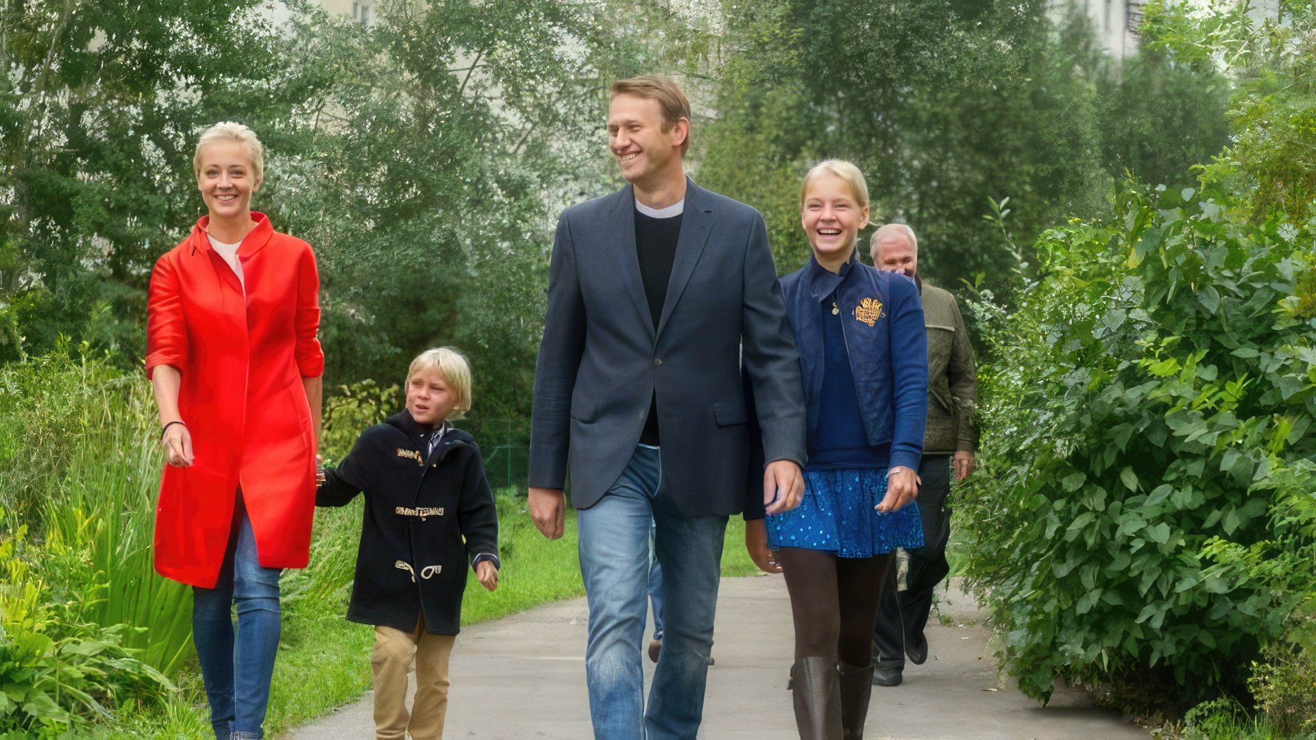 Navalny with his wife and children