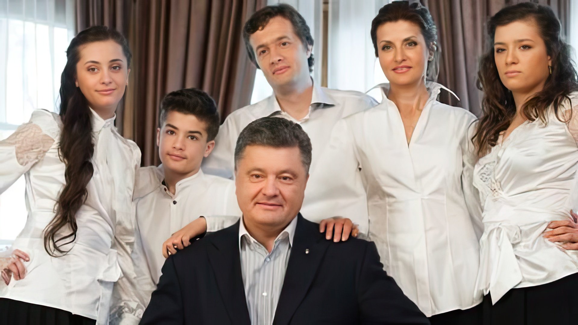 Poroshenko with his wife and children