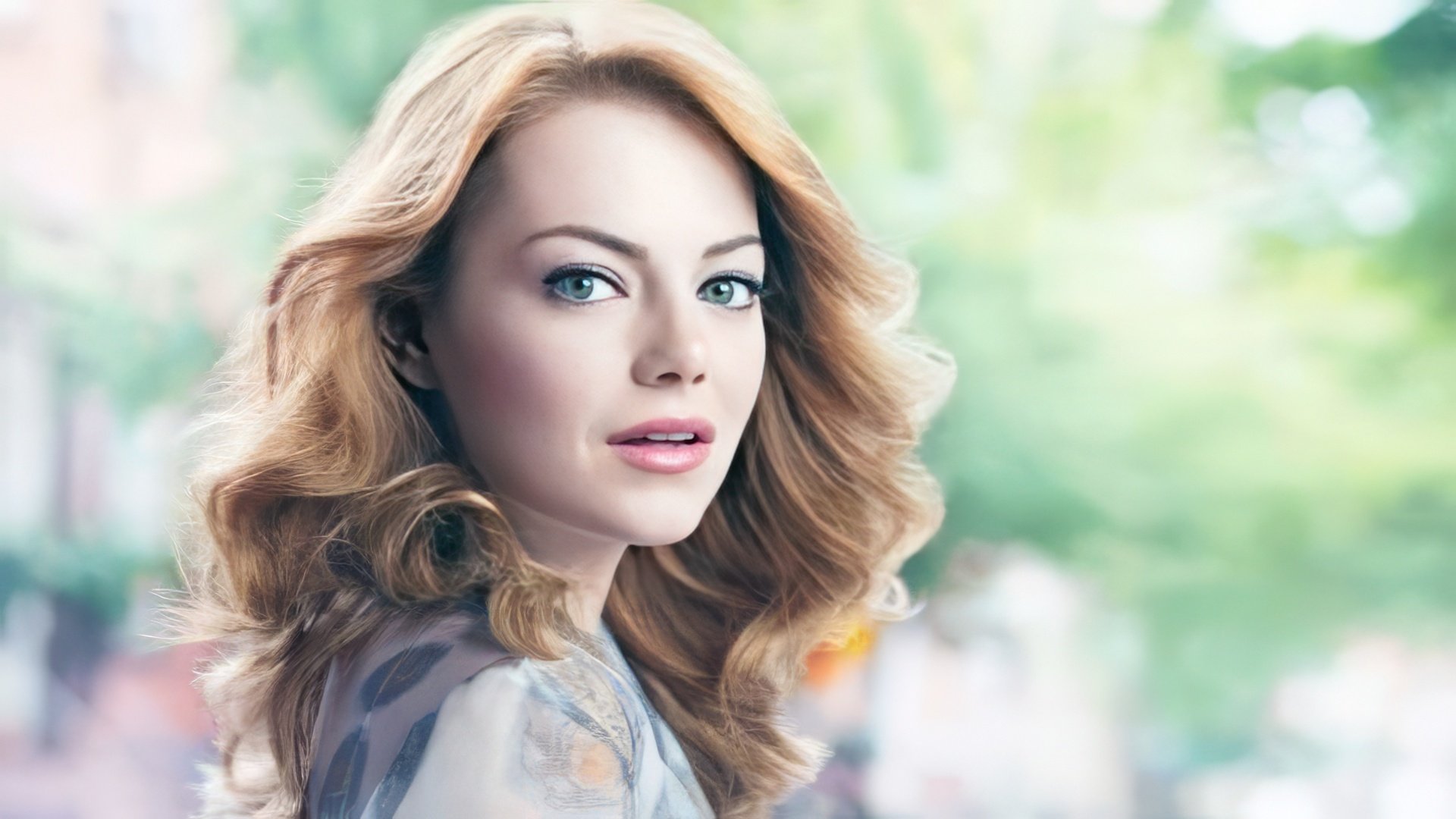 Emma Stone - Age, Bio, Birthday, Family, Net Worth