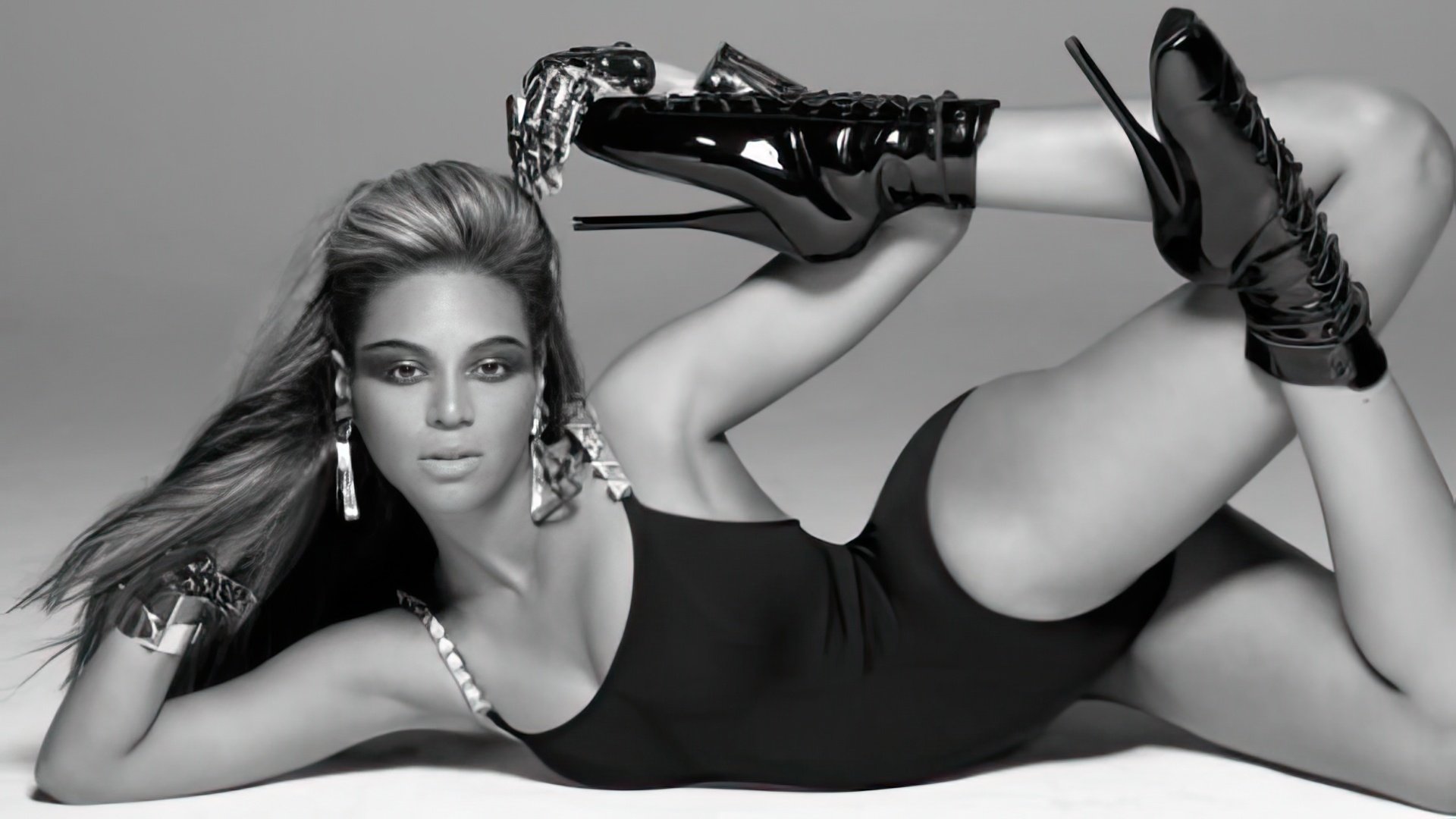 Beyoncé in the image of Sasha Fierce