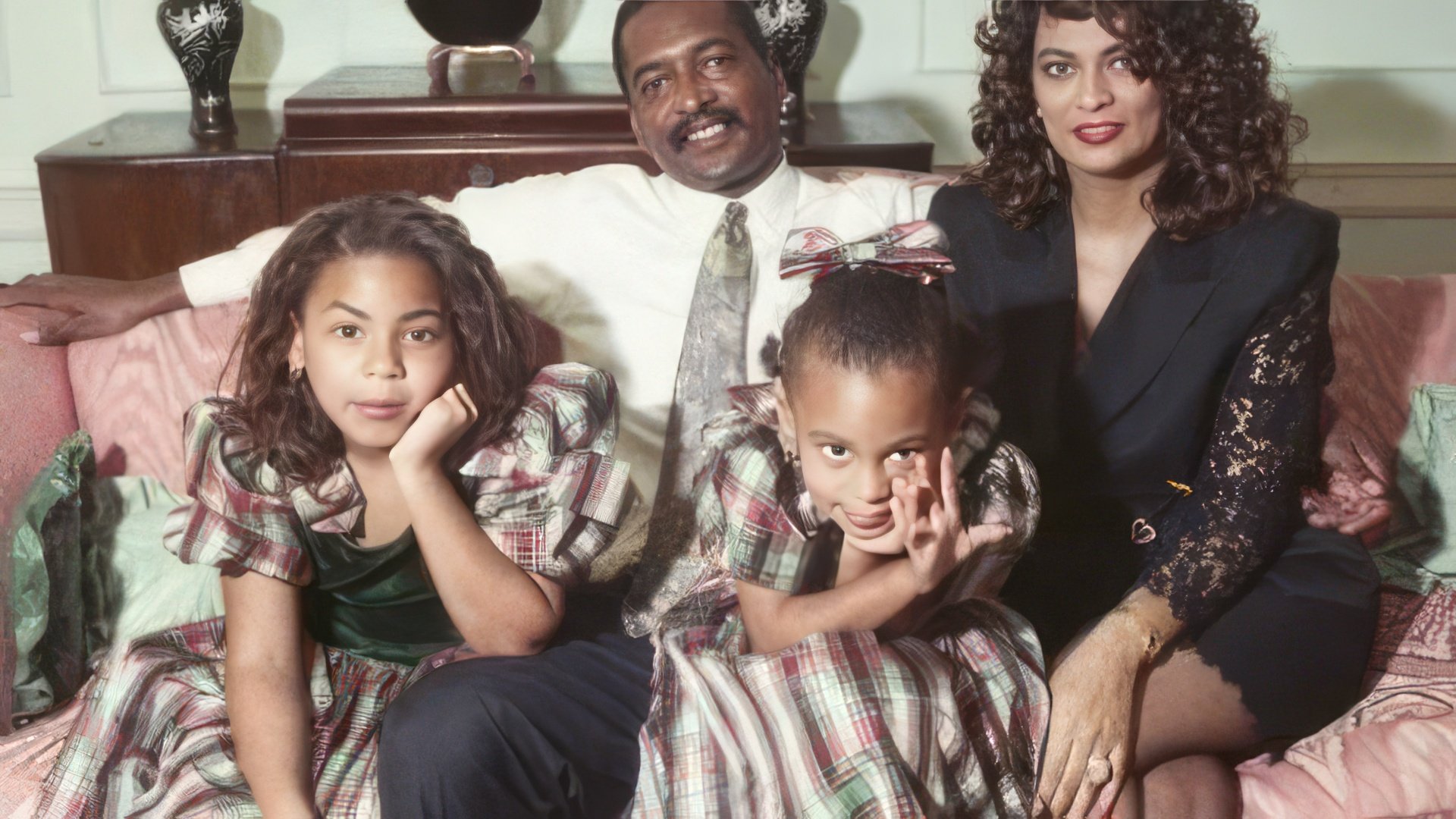 Little Beyonce with her parents and younger sister Solange