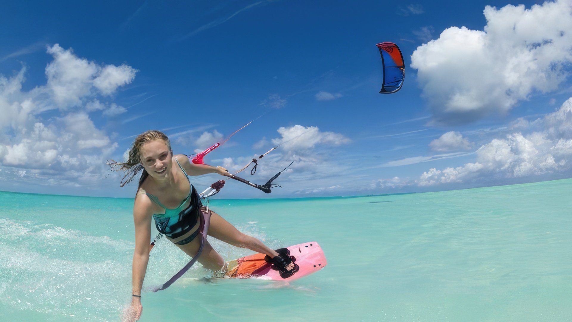 Maika Monroe kitesurfing