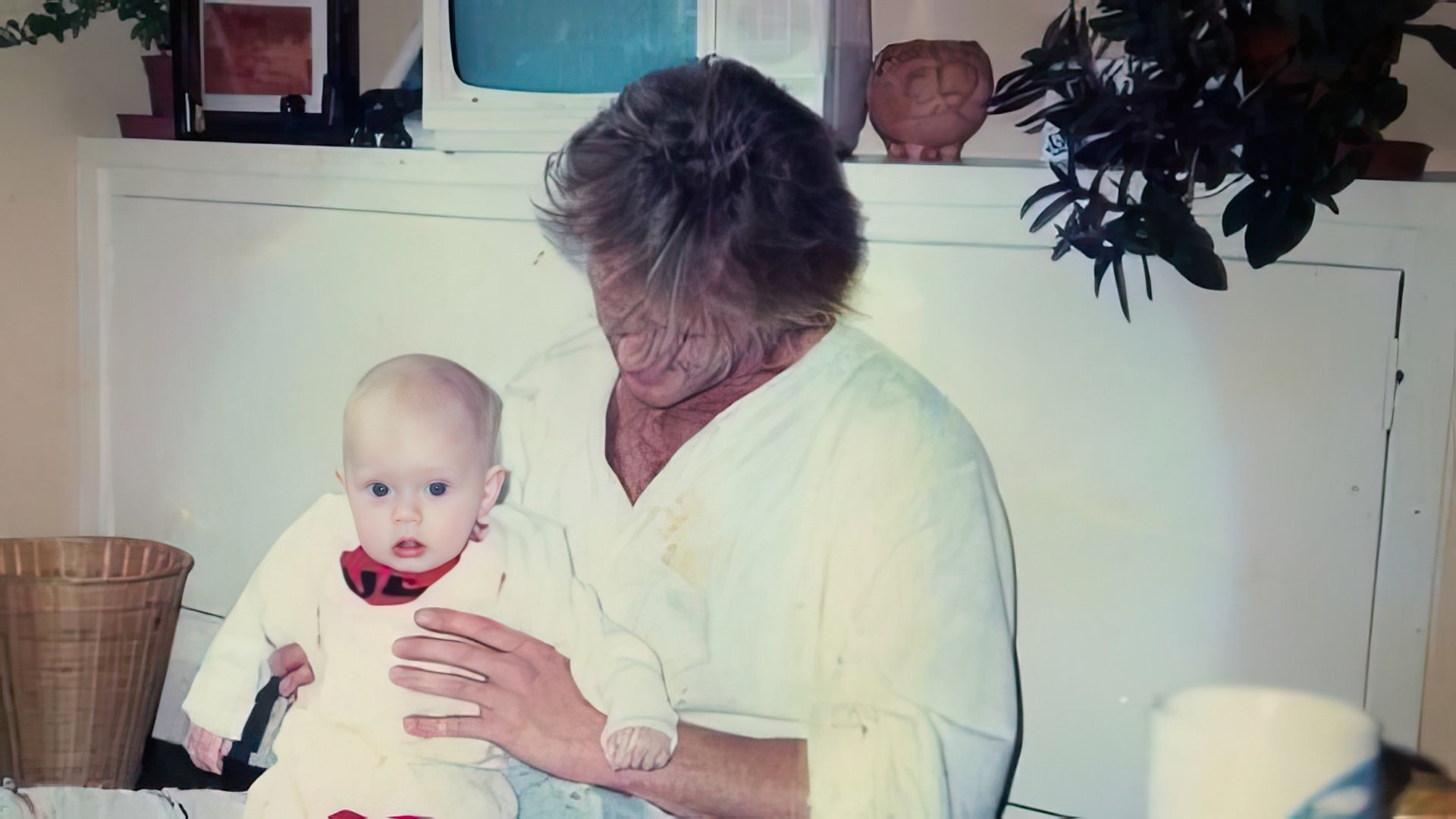 Adele’s father (on the photo) left when she was 3 years old