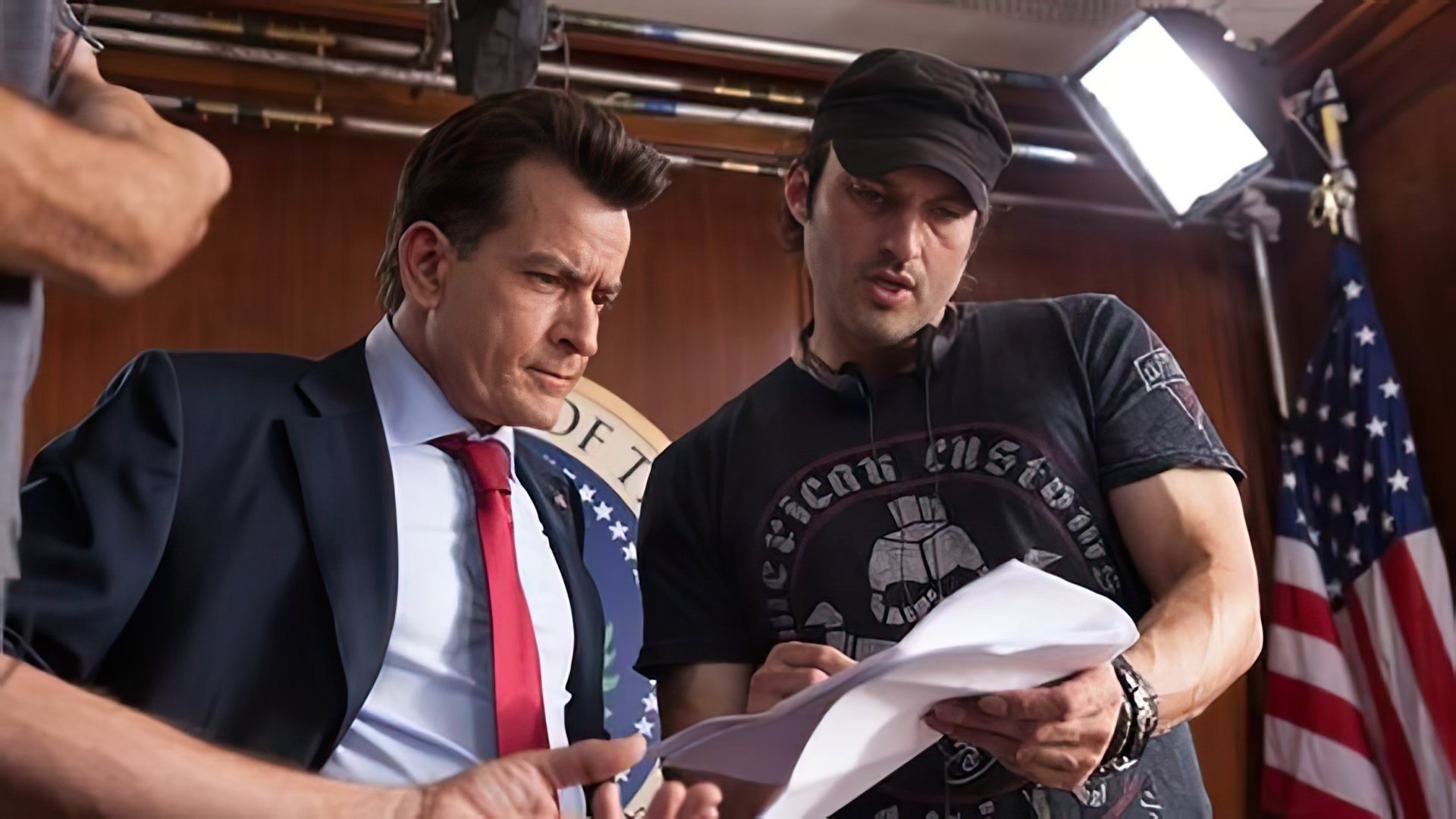 Charlie Sheen with Robert Rodriguez on the set of «Machete Kills»