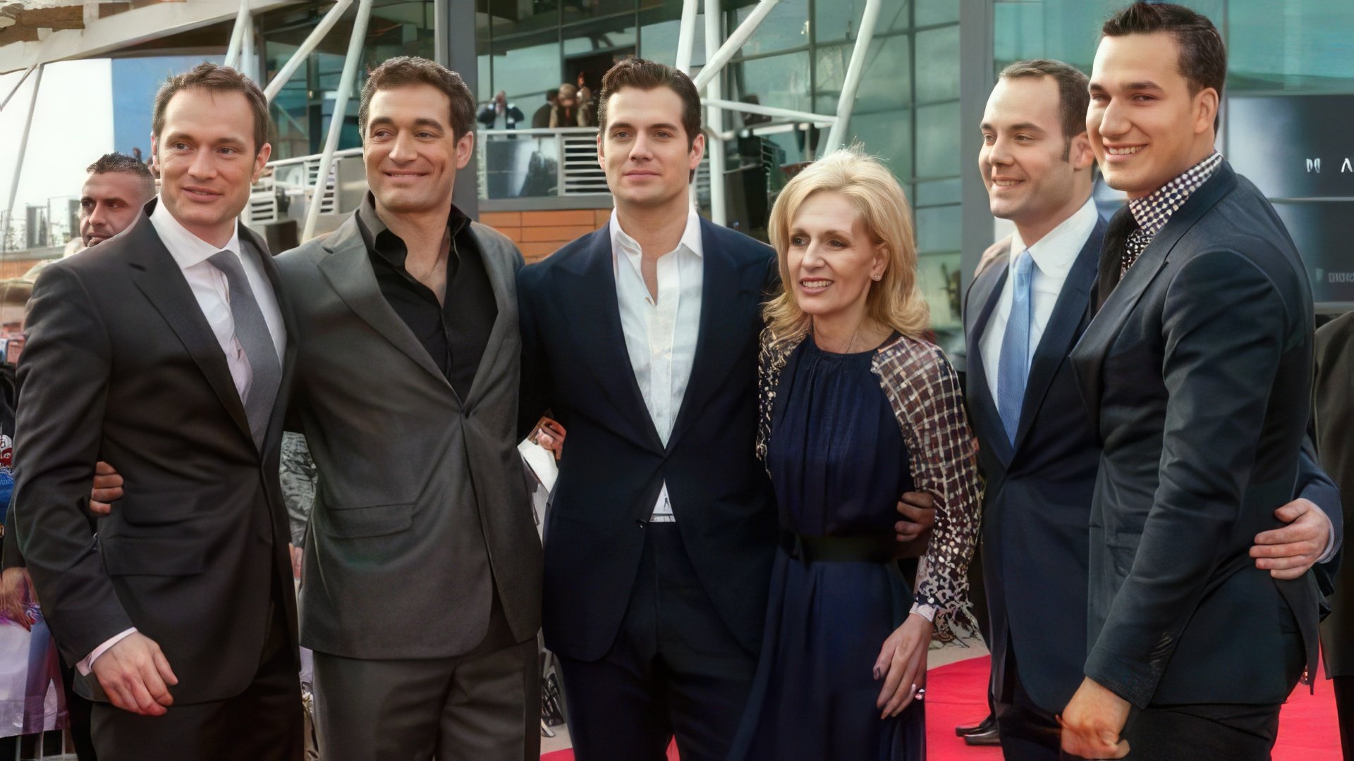 Henry Cavill with mom and brothers at the “Man of Steel” premiere