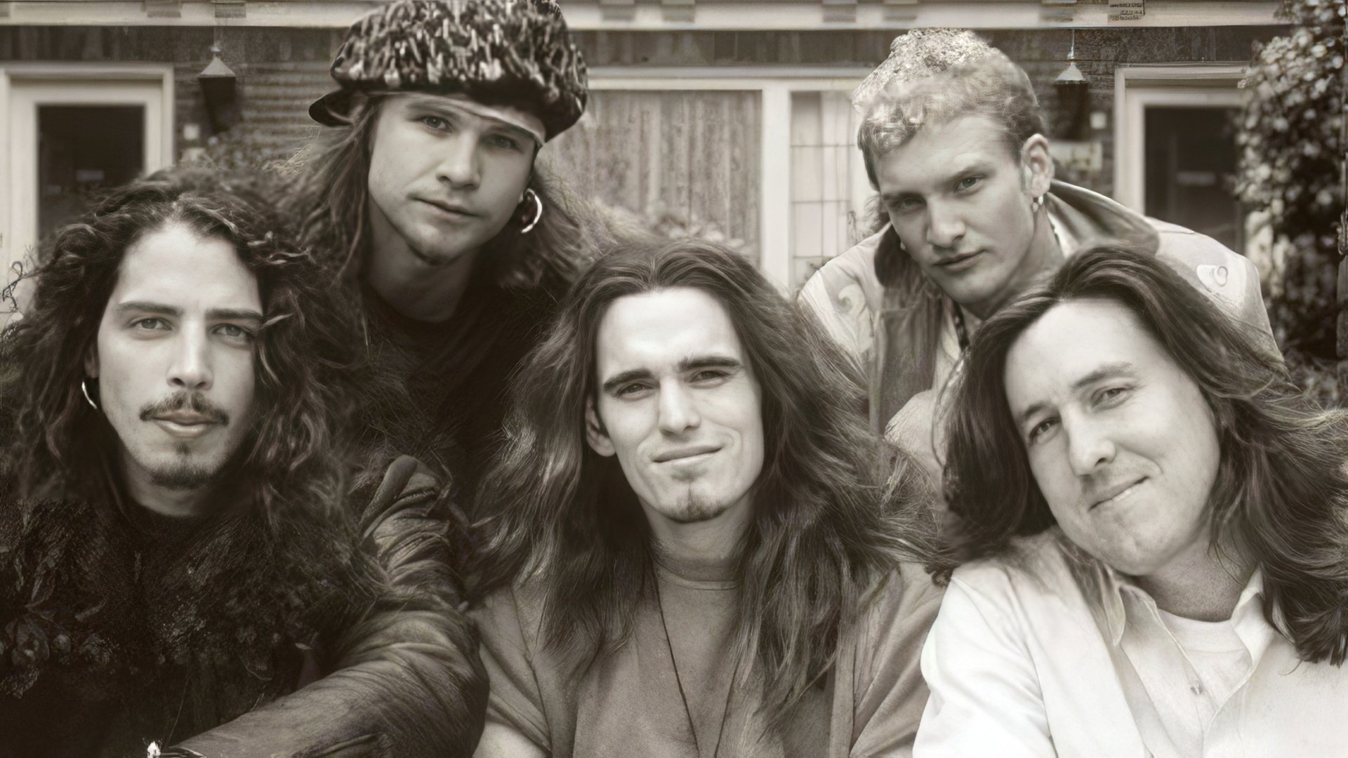 Matt Dillon in his youth (in the middle)