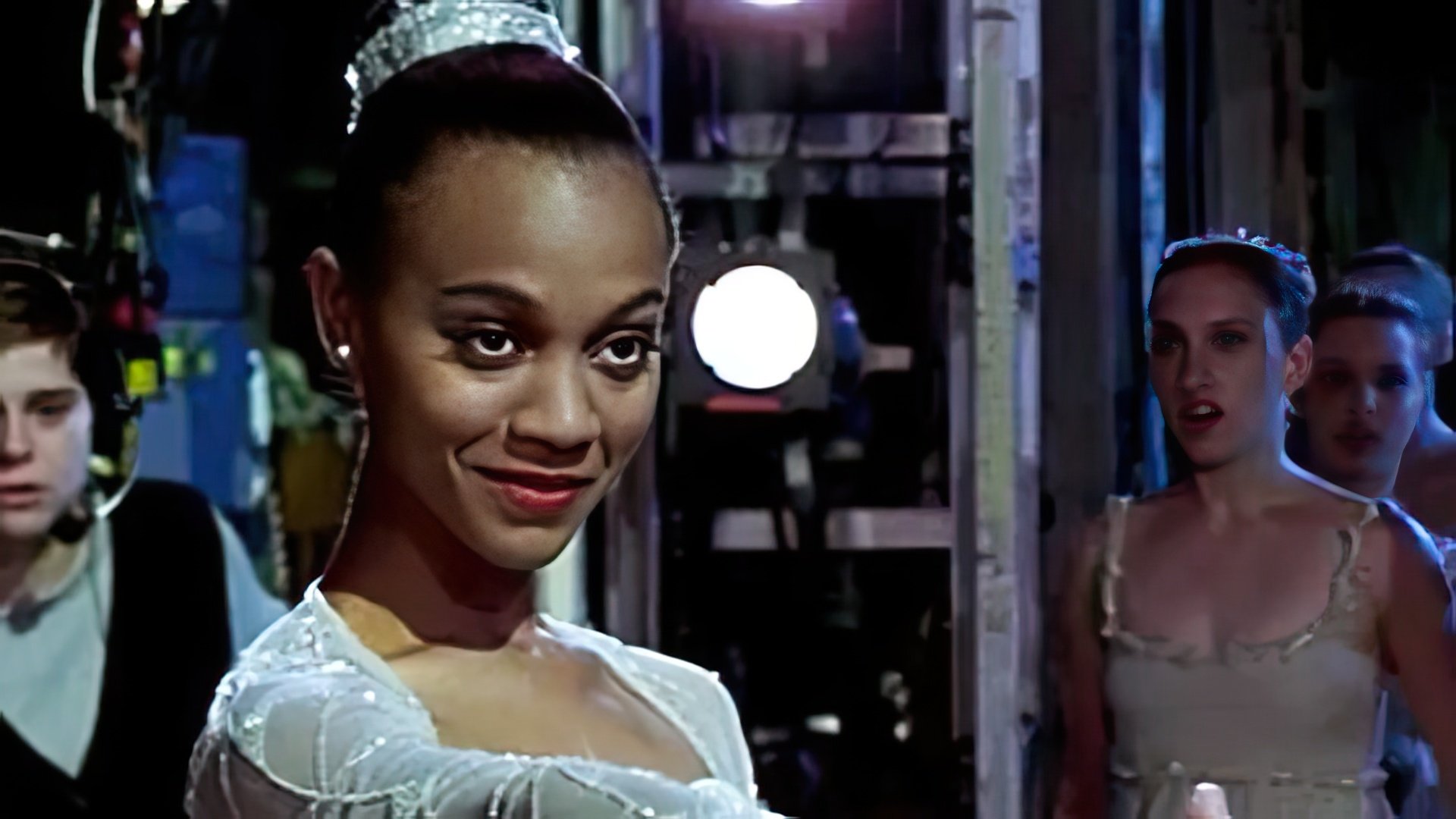 The first role of Zoe Saldana in the movie («Center Stage», 2000)