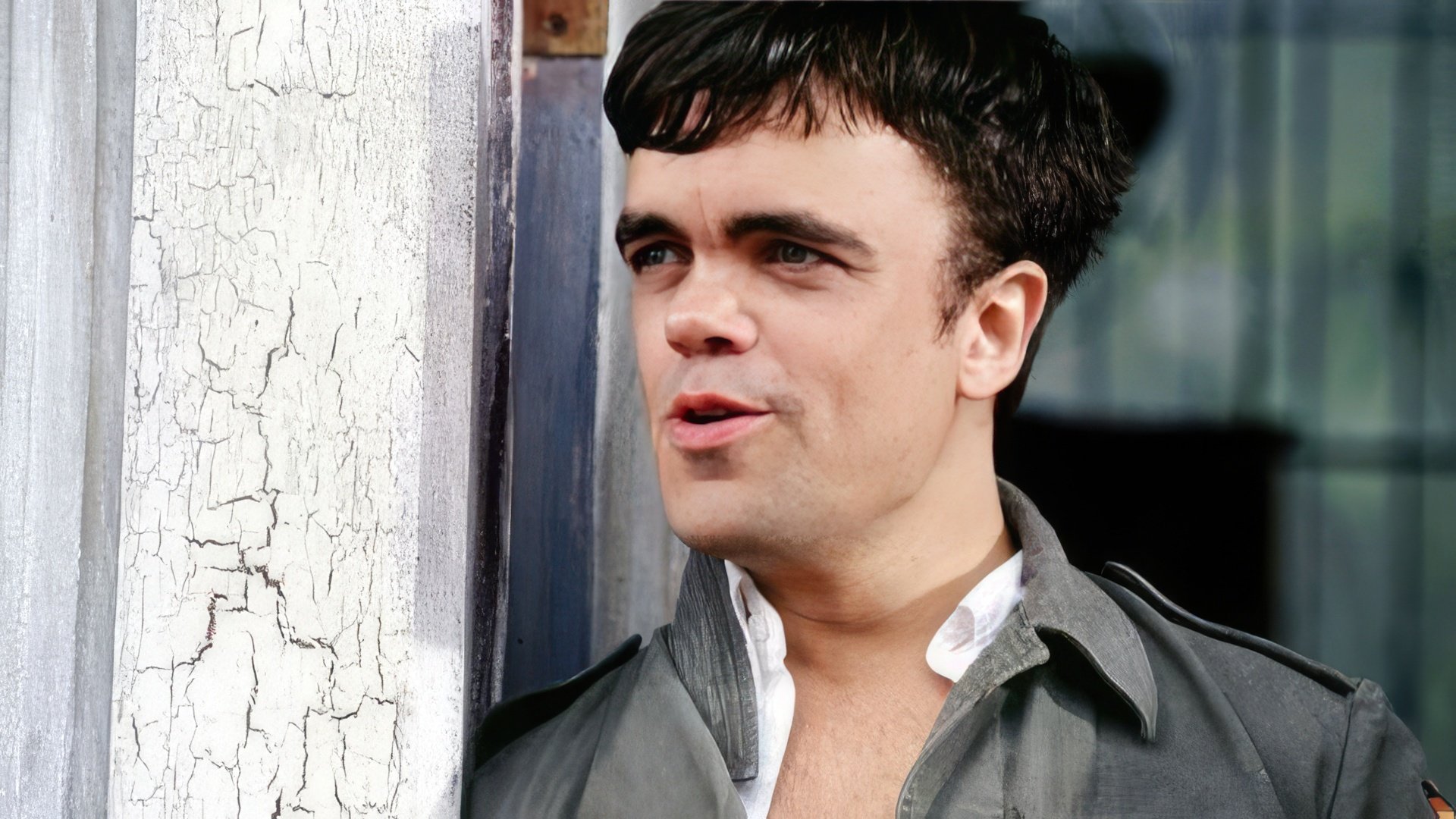 Young Peter Dinklage (a scene from the film «The Station Agent»)