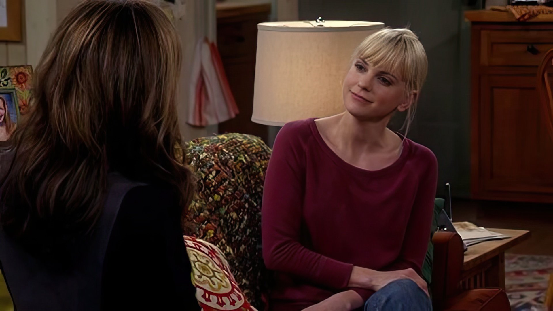 Anna Faris in the TV series Mom