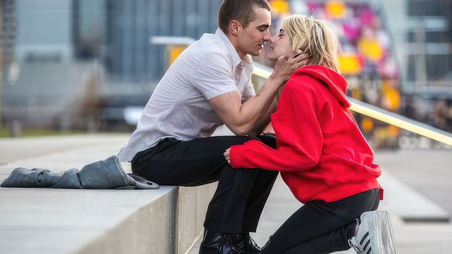 Dave Franco and Emma Roberts on the set of «Nerve»