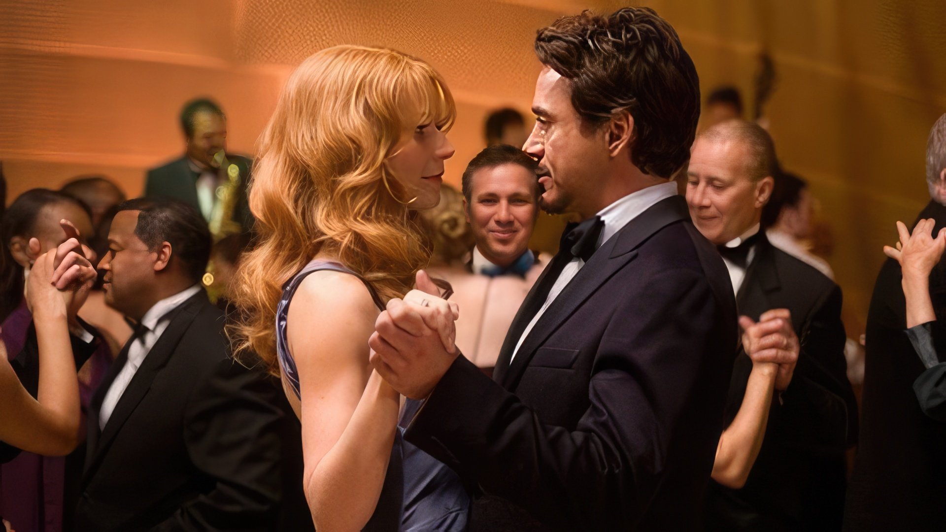 Gwyneth Paltrow and Robert Downey Jr. in the movie Iron Man