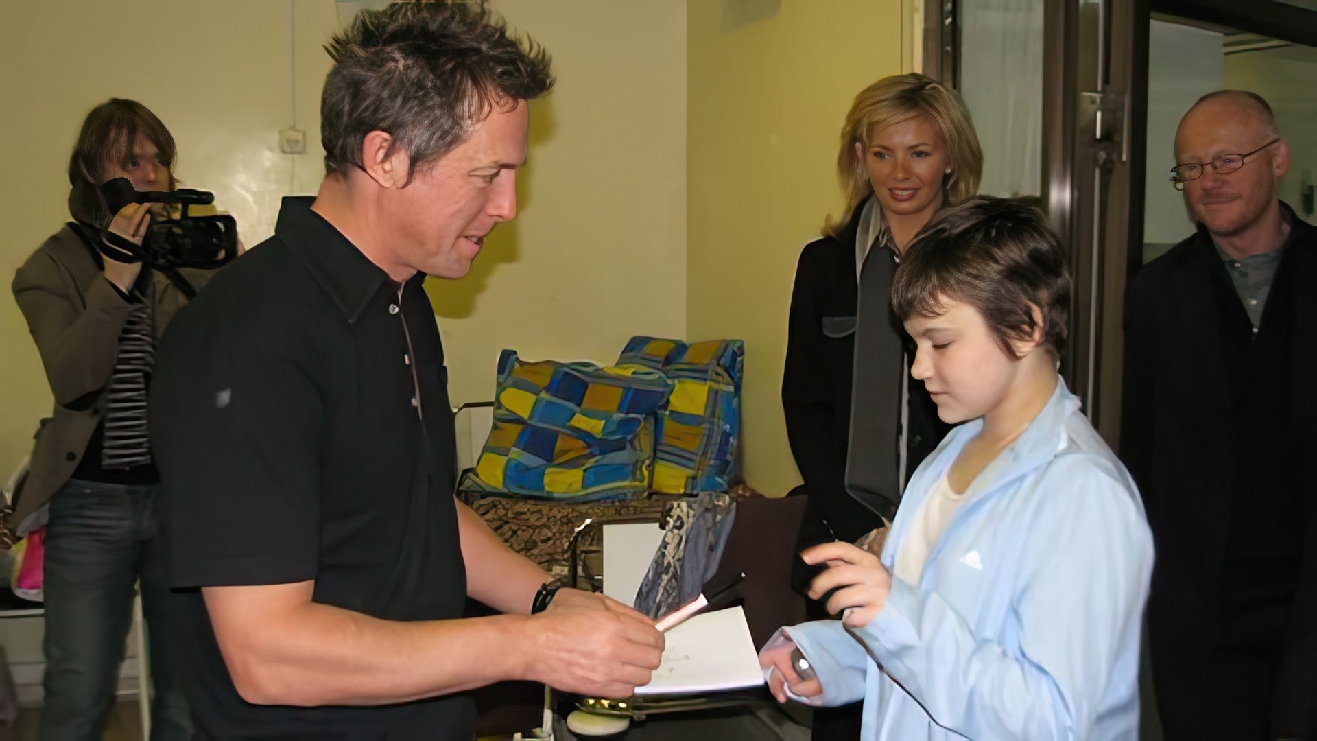 Hugh Grant at the Moscow Cancer Center