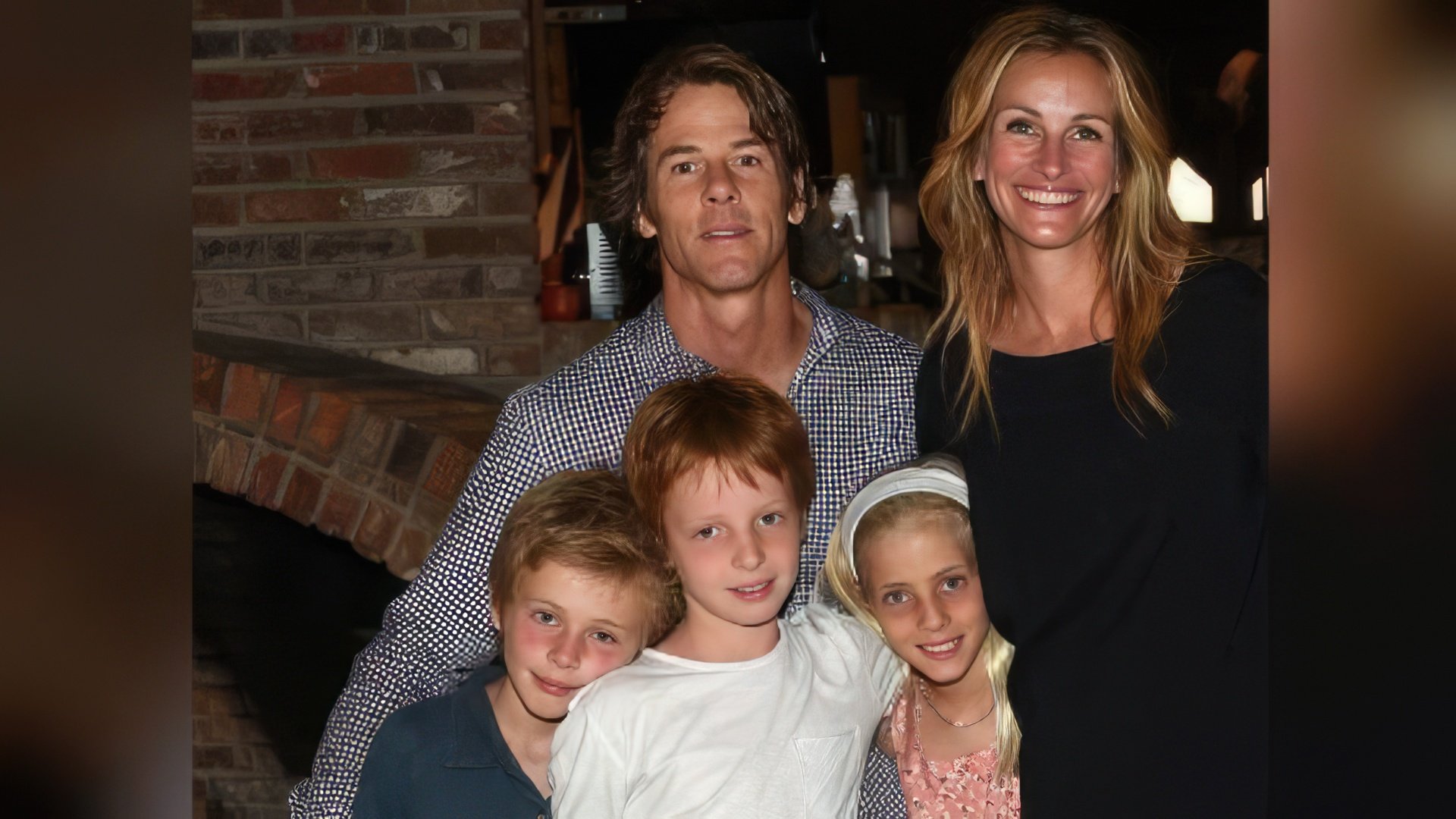 Julia Roberts with her husband and kids