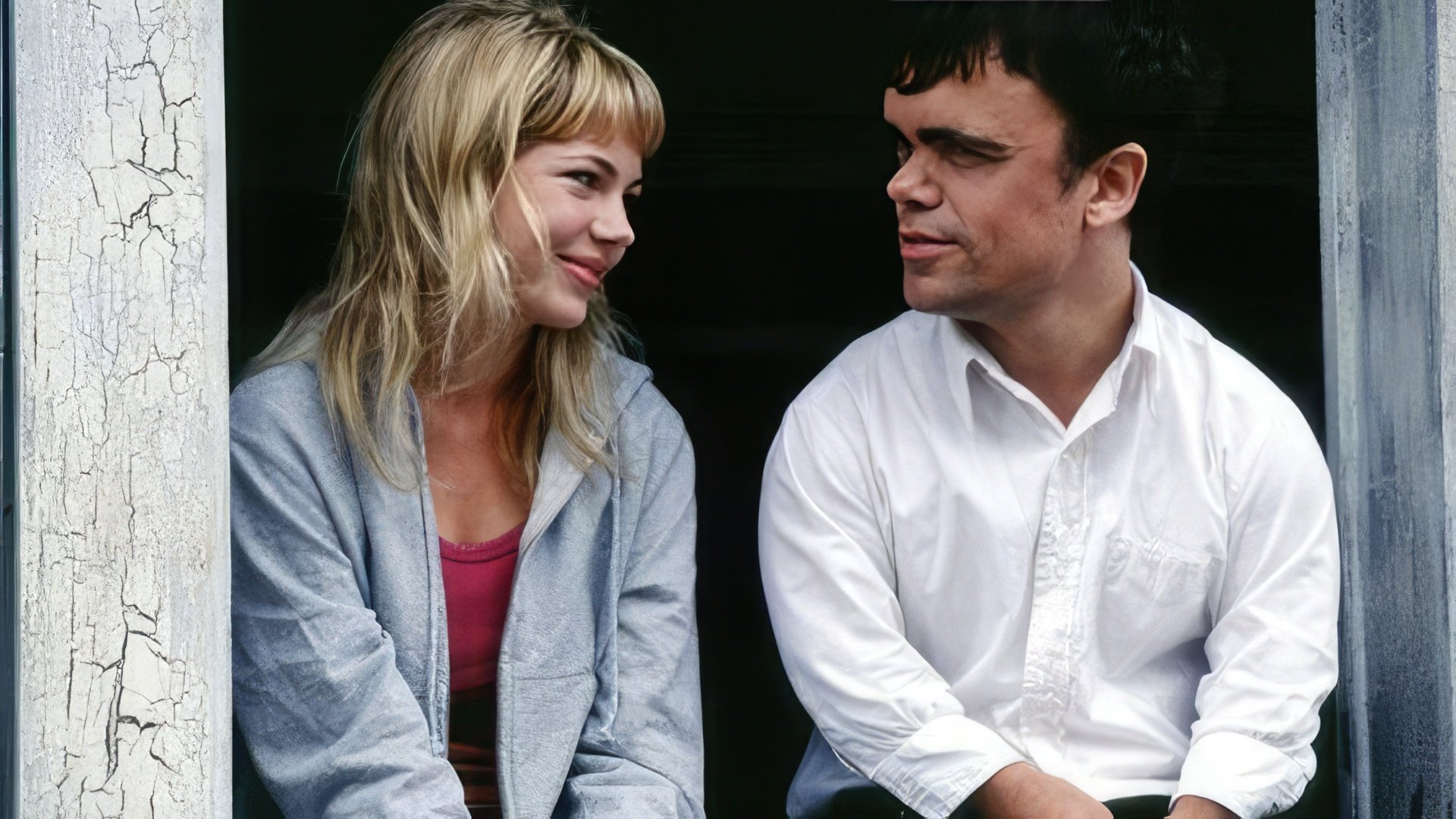 Michelle Williams and Peter Dinklage in The Station Agent