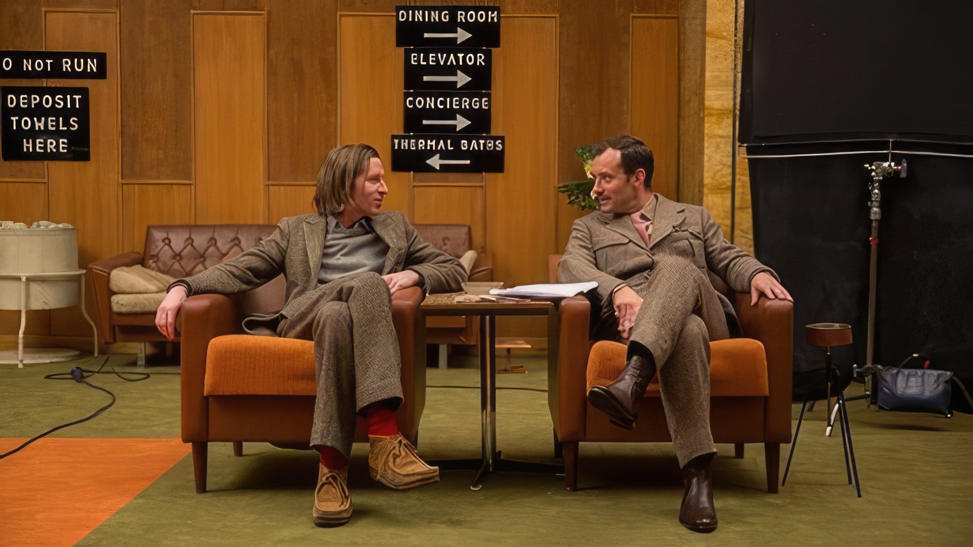 Wes Anderson and Jude Law during the filming of «The Grand Budapest Hotel»