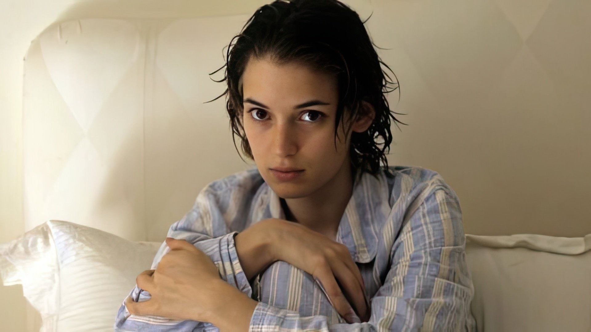 Young Winona Ryder with no make-up