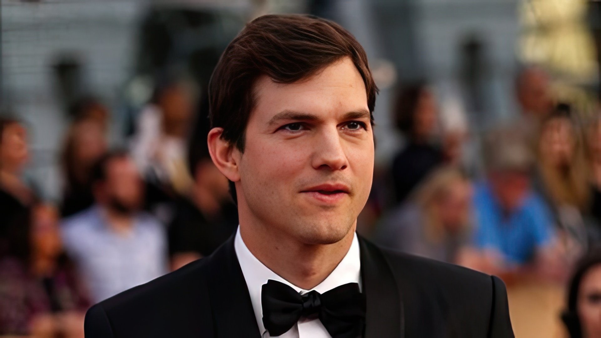 Ashton Kutcher wants to have twelve children