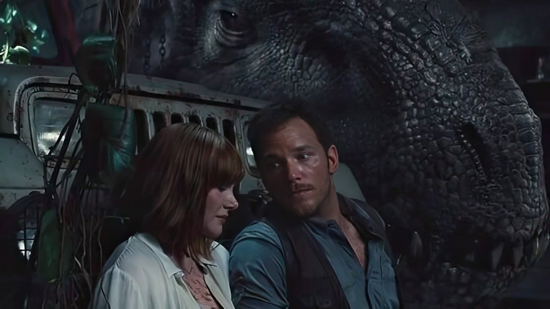 Bryce Dallas Howard with Chris Pratt in the movie Jurassic World