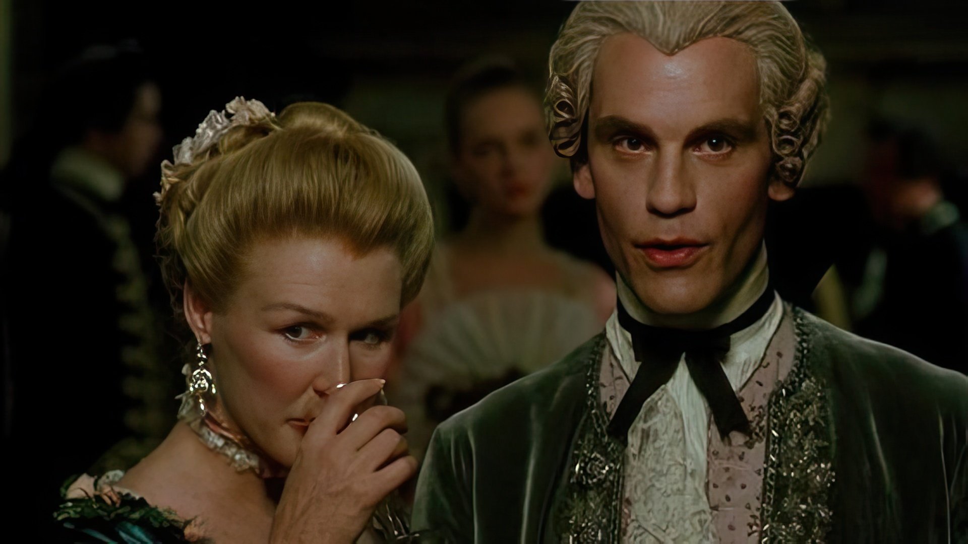 Glenn Close and John Malkovich in Dangerous Liaisons