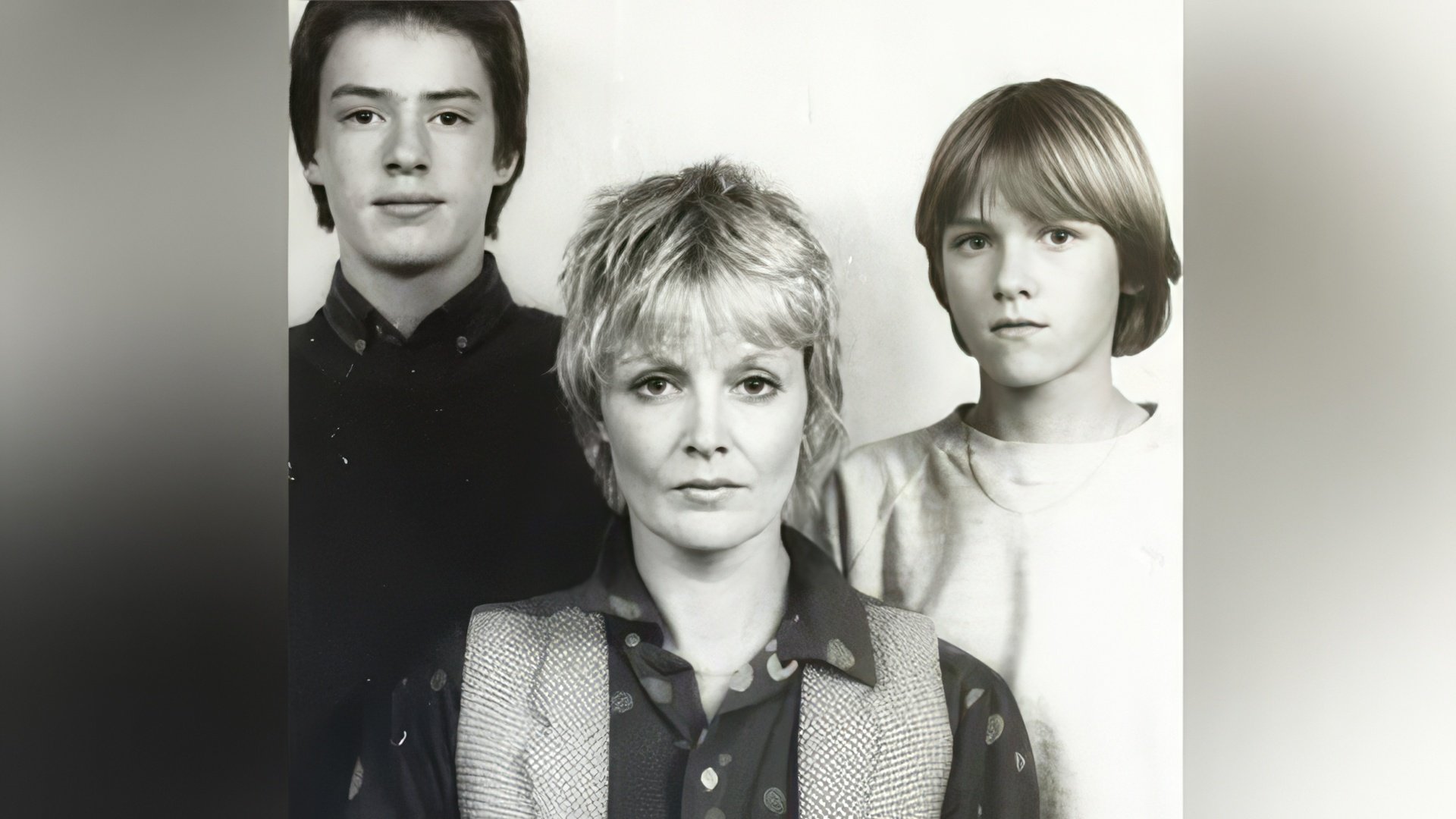 Naomi Watts with her mother and younger brother