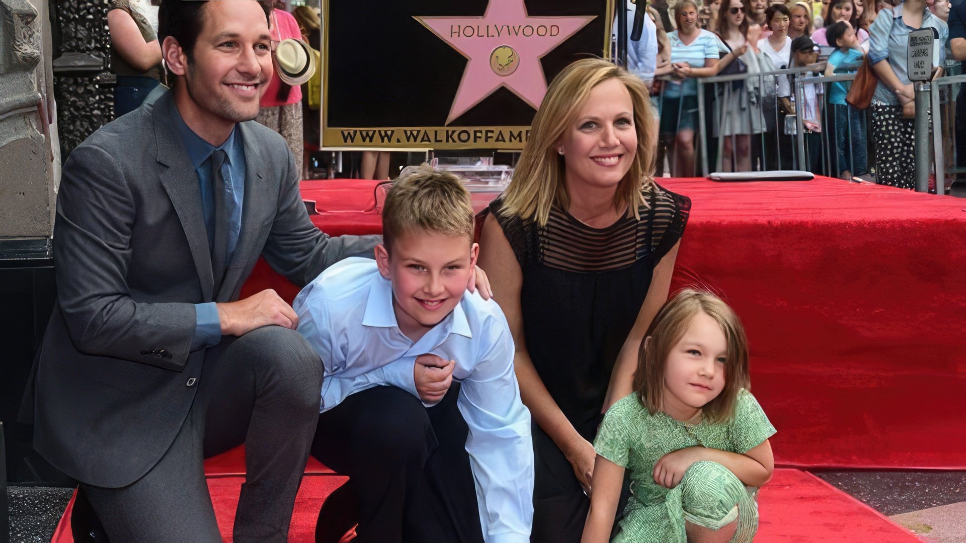Paul Rudd with his wife and children