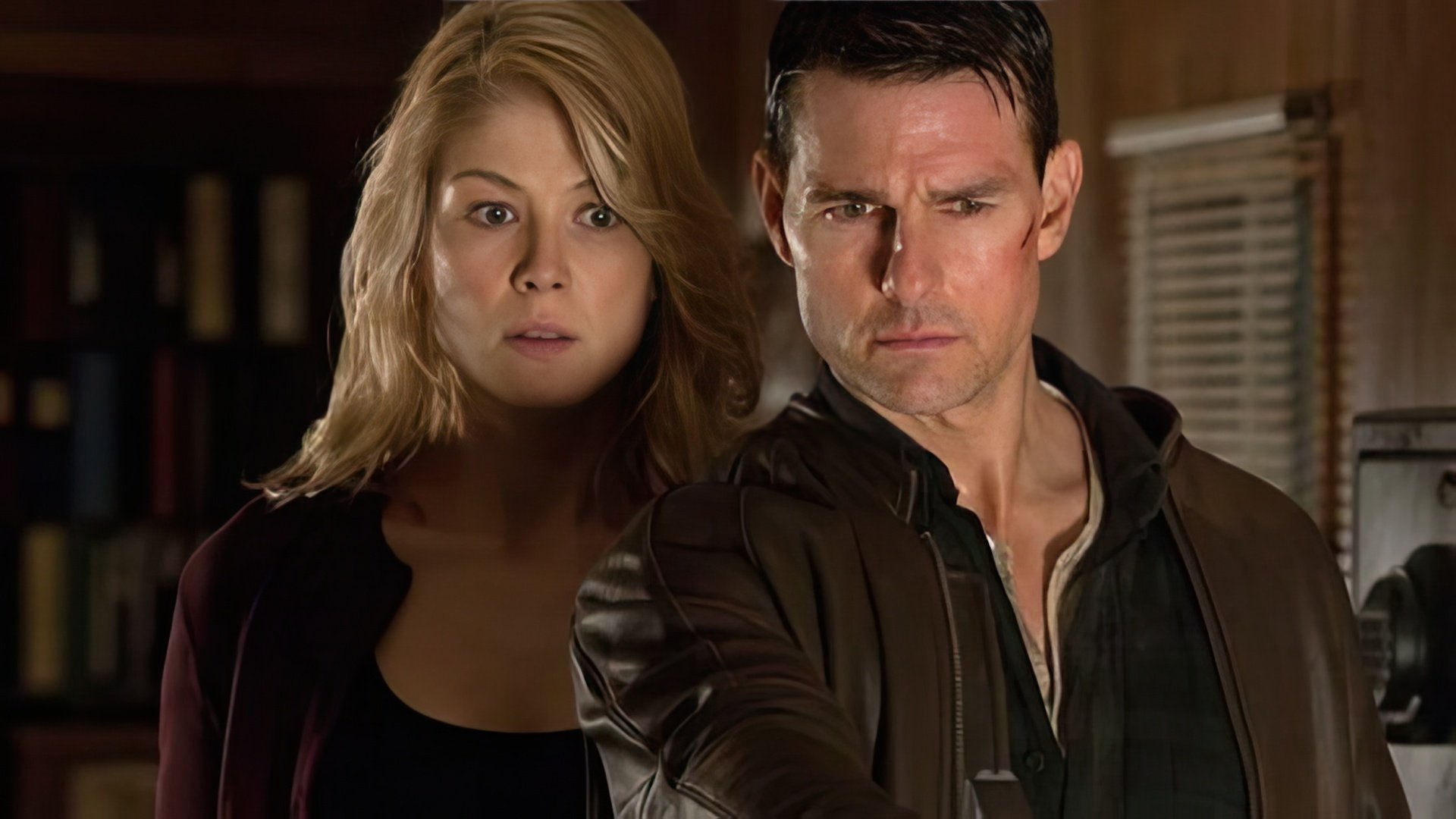 Rosamund Pike and Tom Cruise in the Jack Reacher