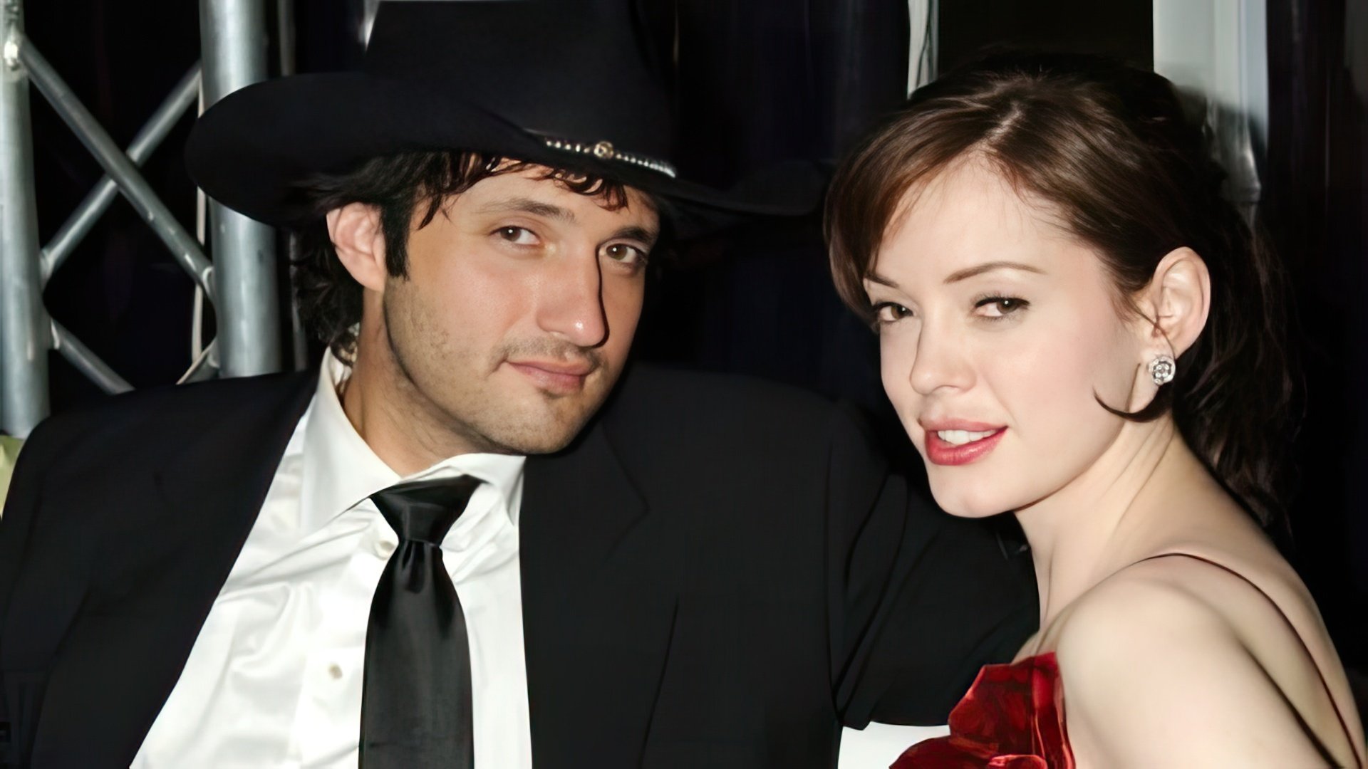 Rose McGowan and Robert Rodriguez dated, but in the end, he returned to his wife