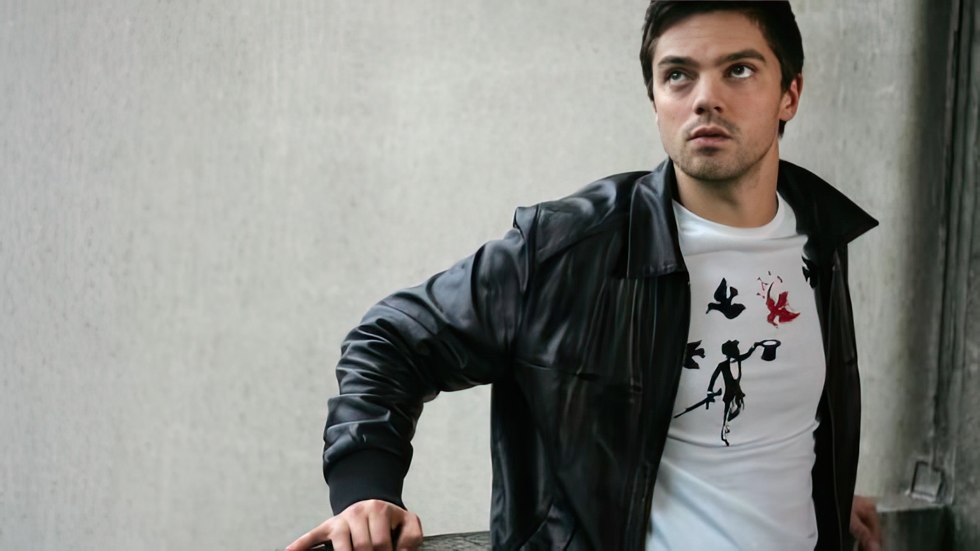 Dominic Cooper without a beard