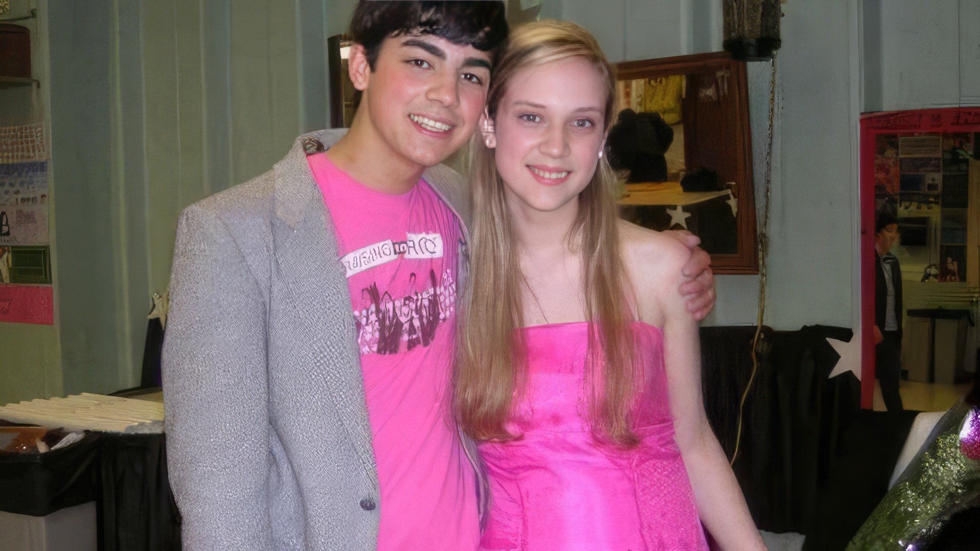 Joe Jonas's first girlfriend – Mandy Wang