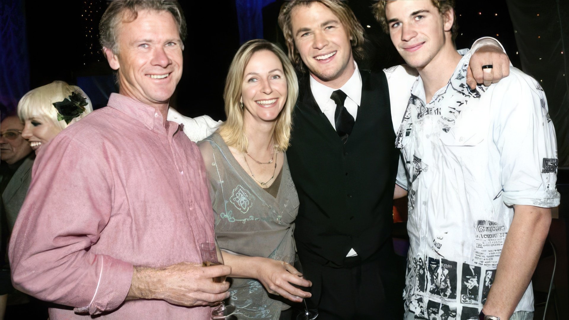 Liam Hemsworth with his parents and brother Chris