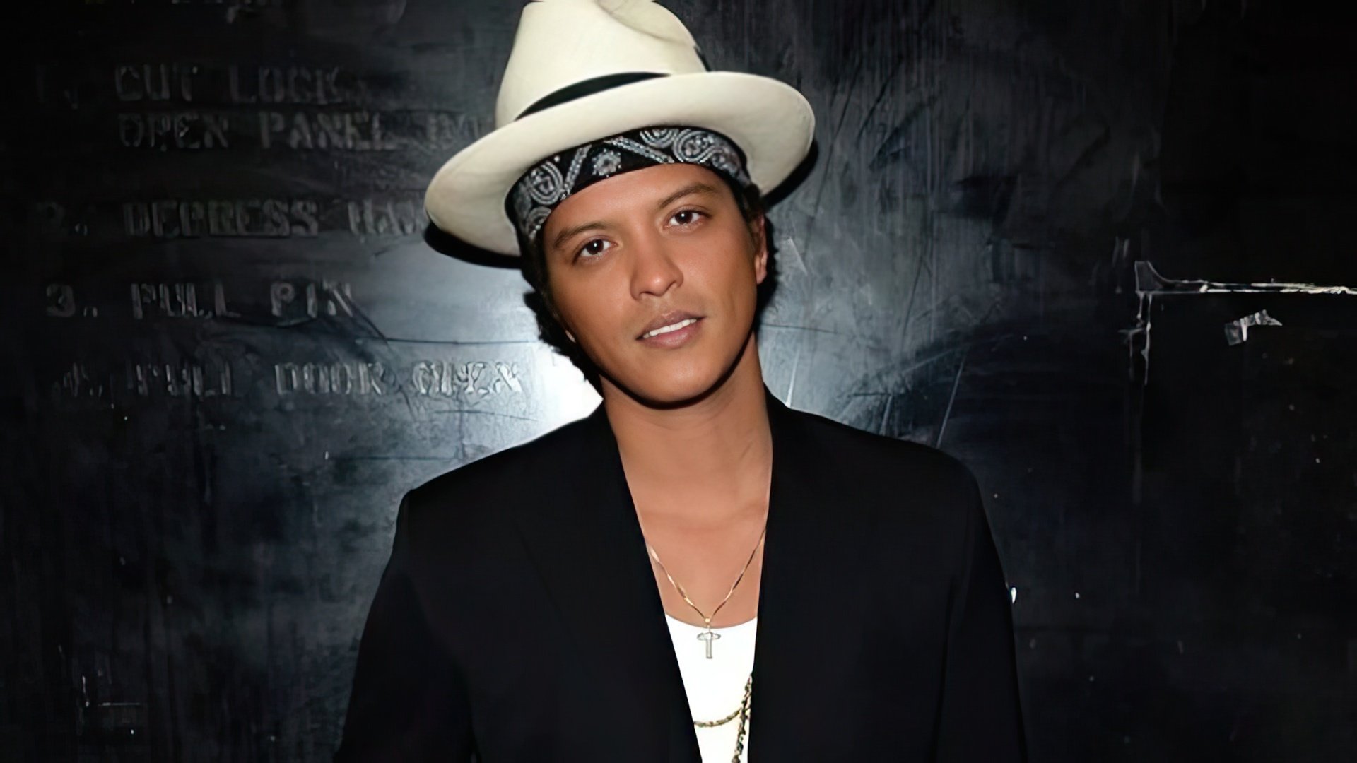 In the photo: Bruno Mars