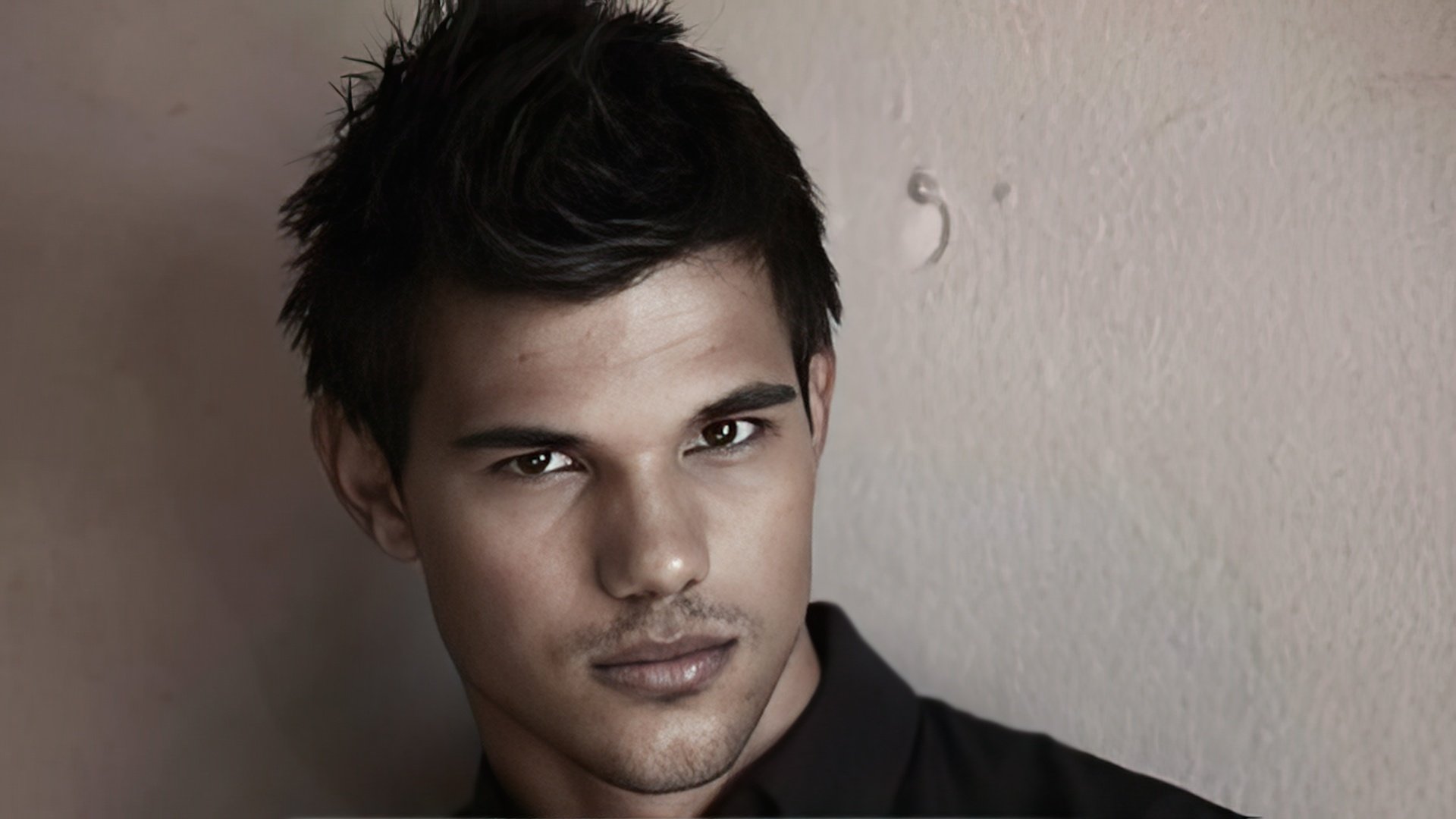 In the photo - Taylor Lautner