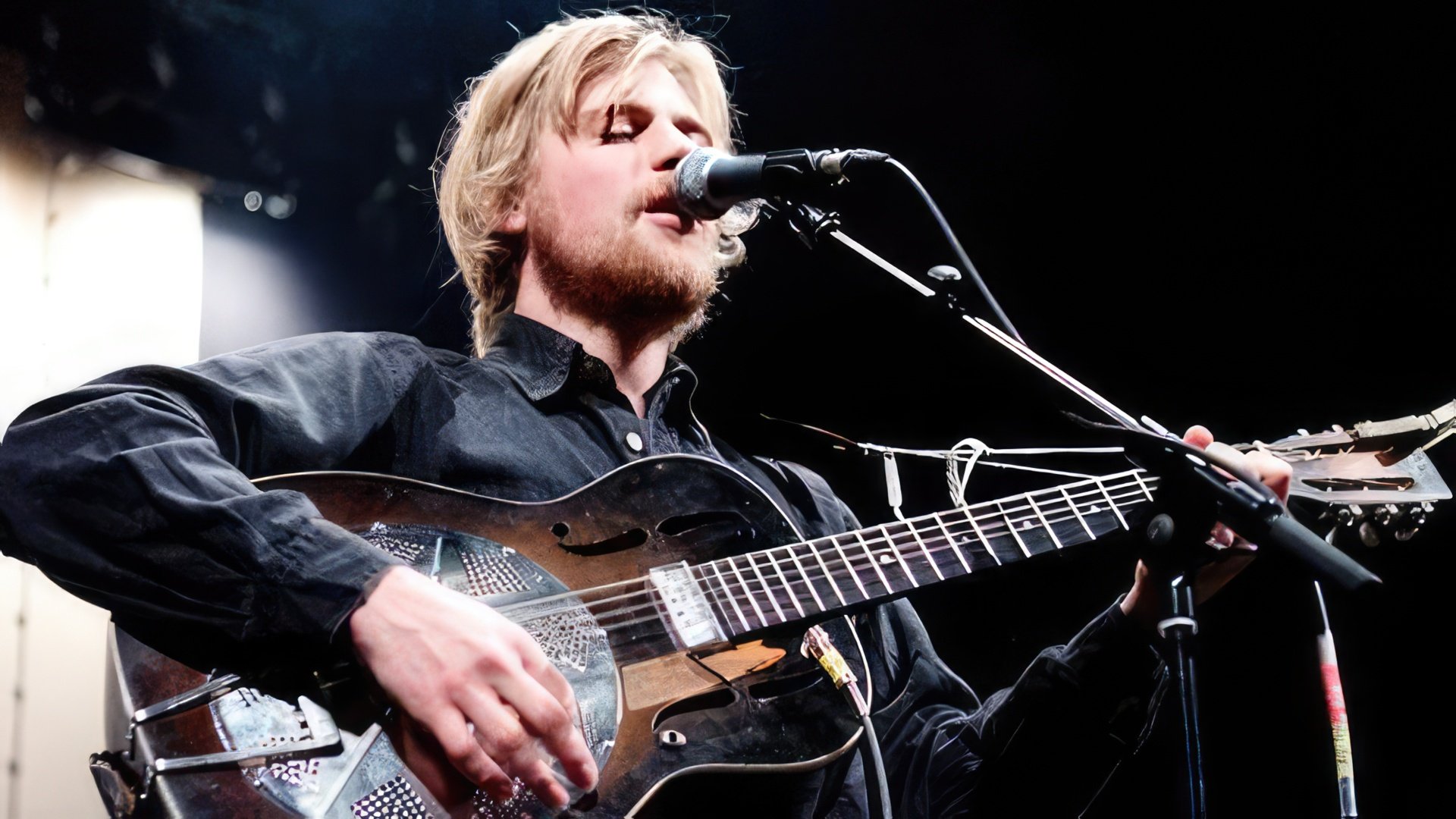 Johnny Flynn in the band 'The Sussex Wit'