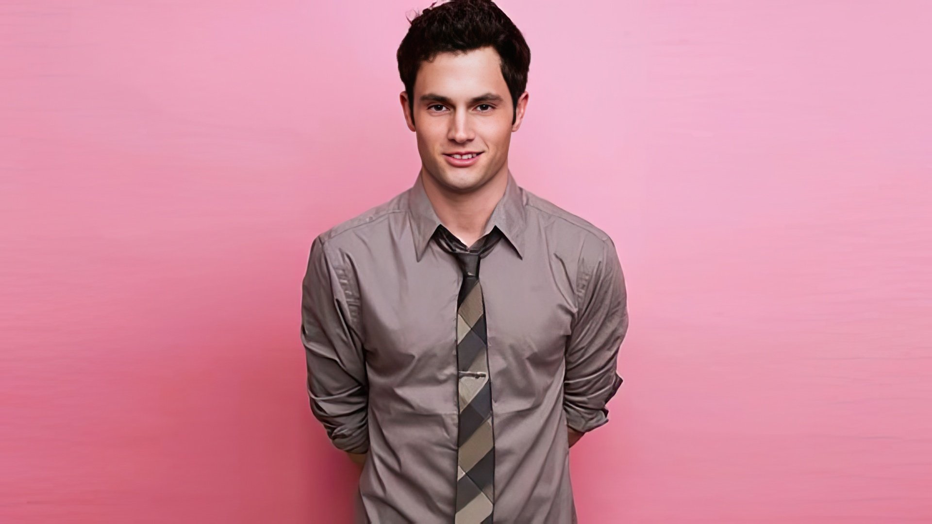 Penn Badgley’s height is 175 cm