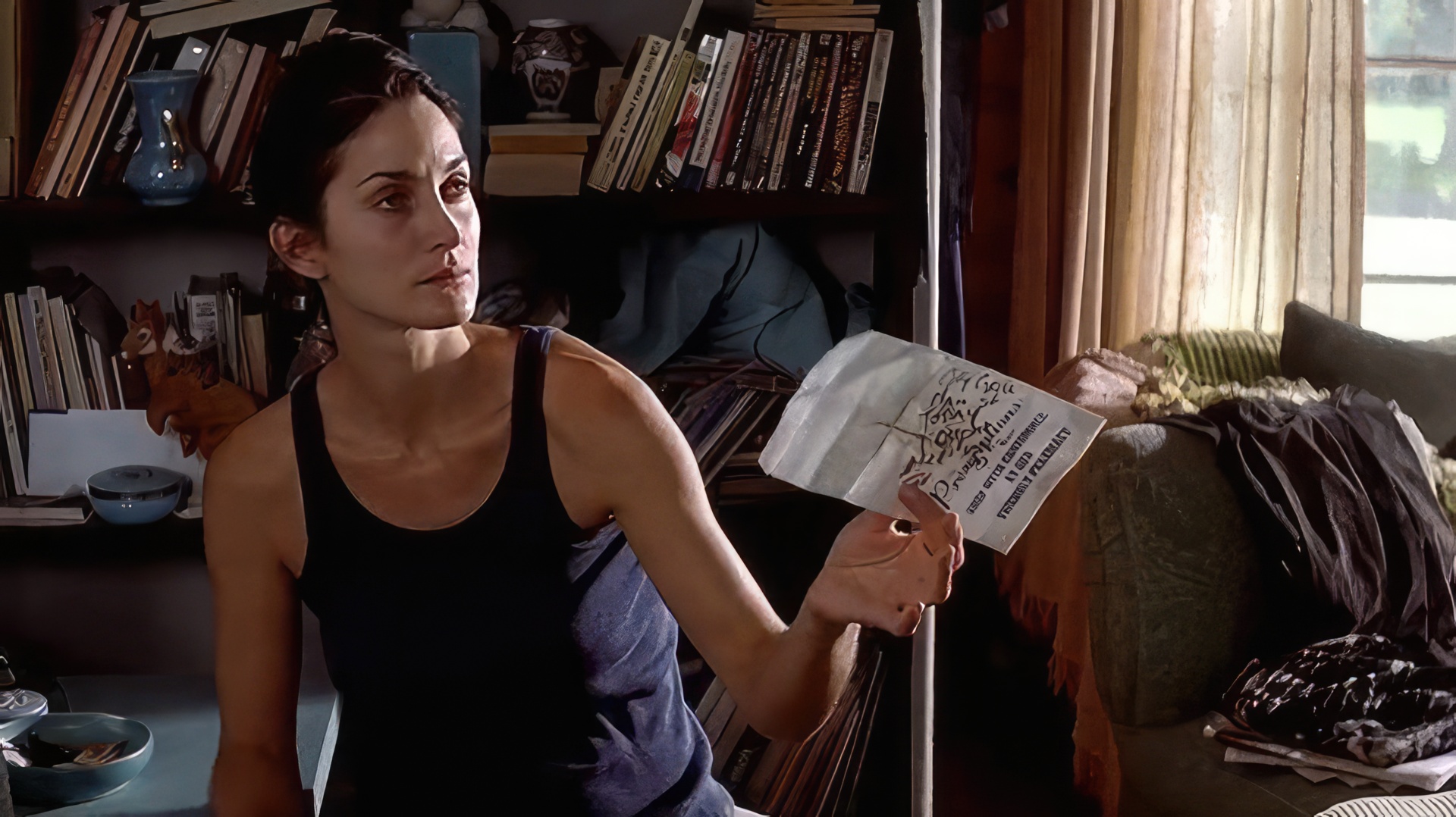 Carrie-Anne Moss in 'Memento'