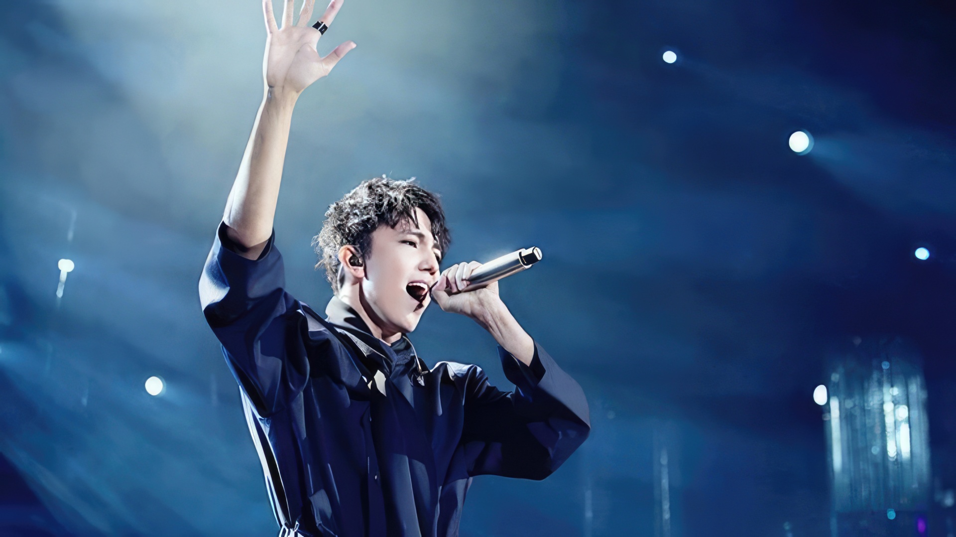 Dimash Kudaibergen on stage