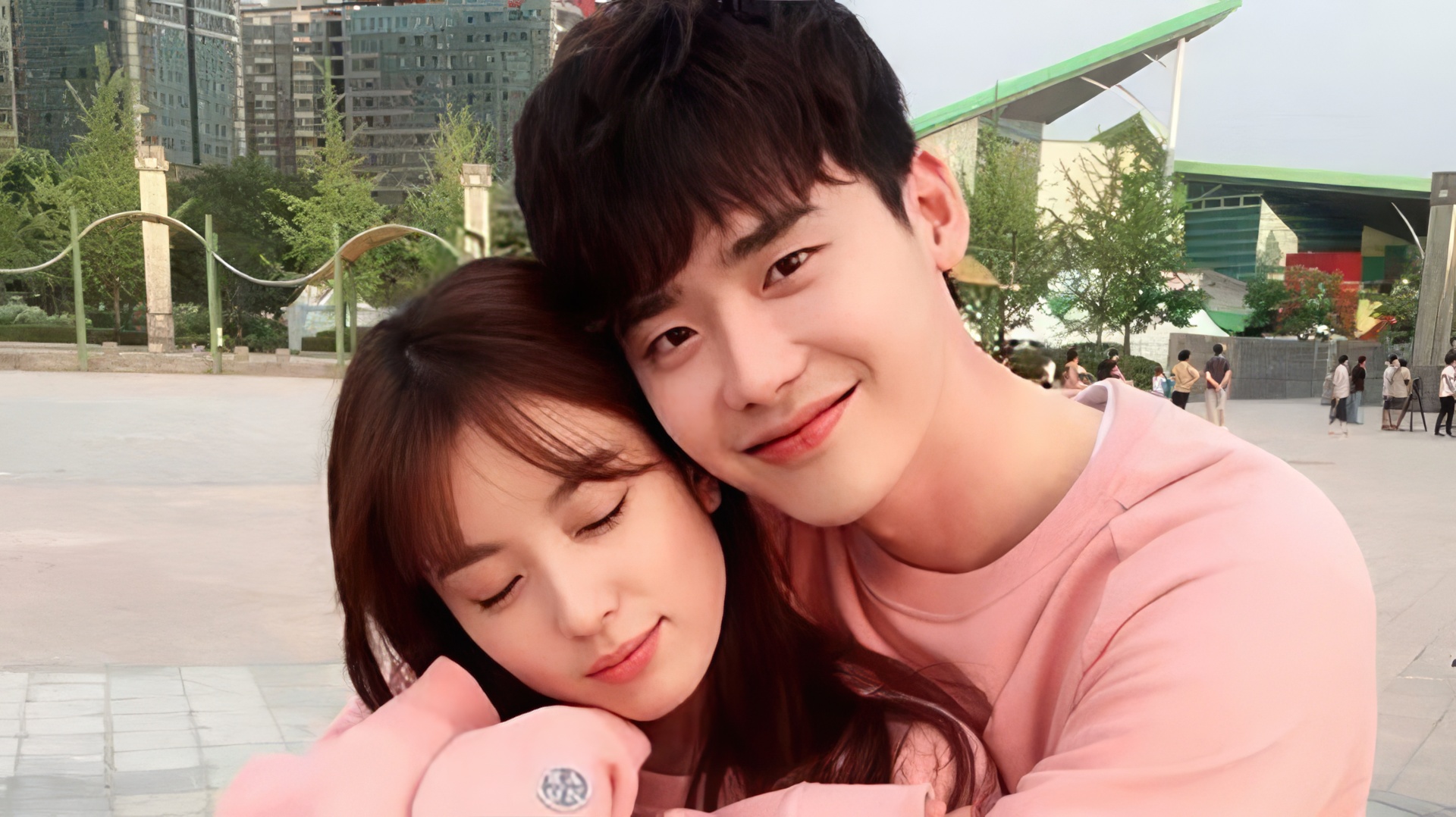 Lee Jong-suk and Han Hyo-joo