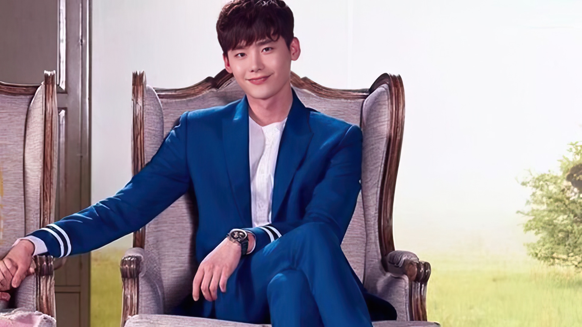 Lee Jong-Suk in 'W'